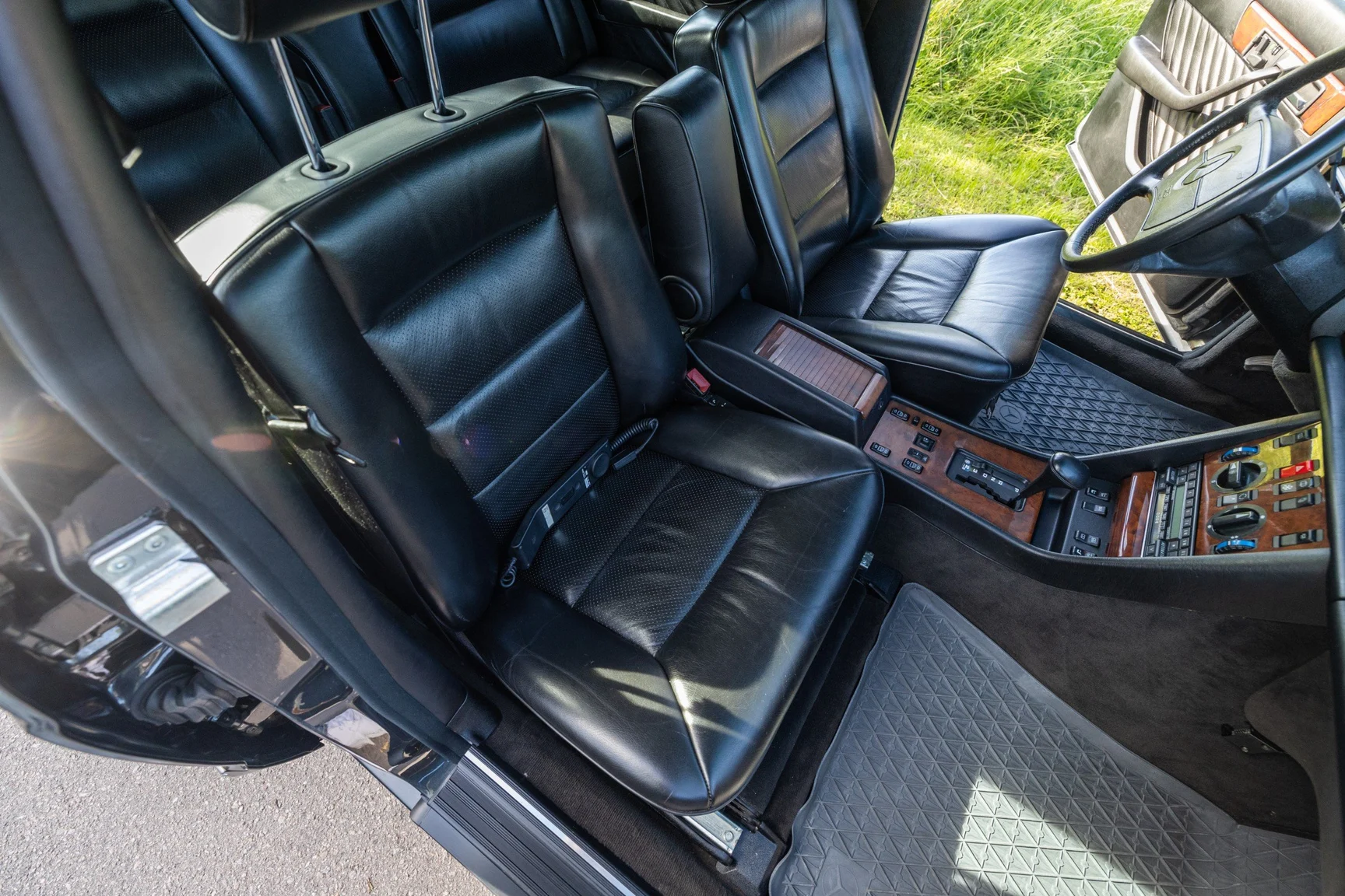 Interior image of 1989 Mercedes-Benz 560 SEL (6)