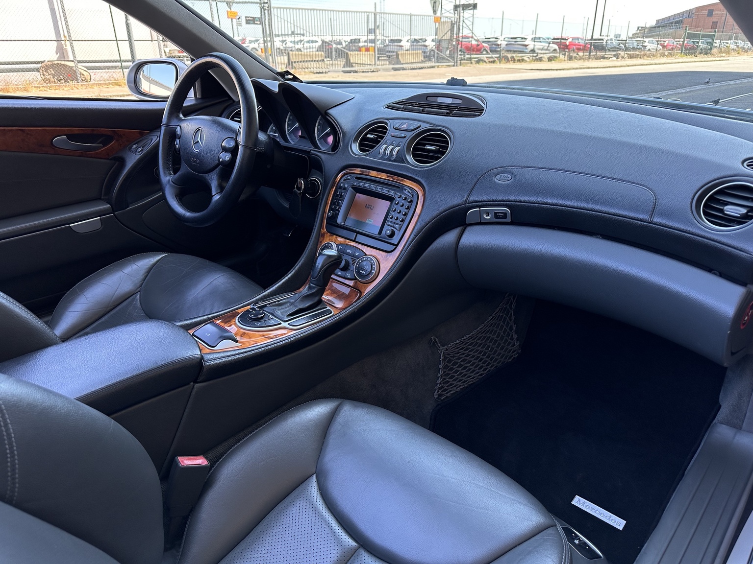 Innenraumfoto von 2002 Mercedes SL 500 (23)