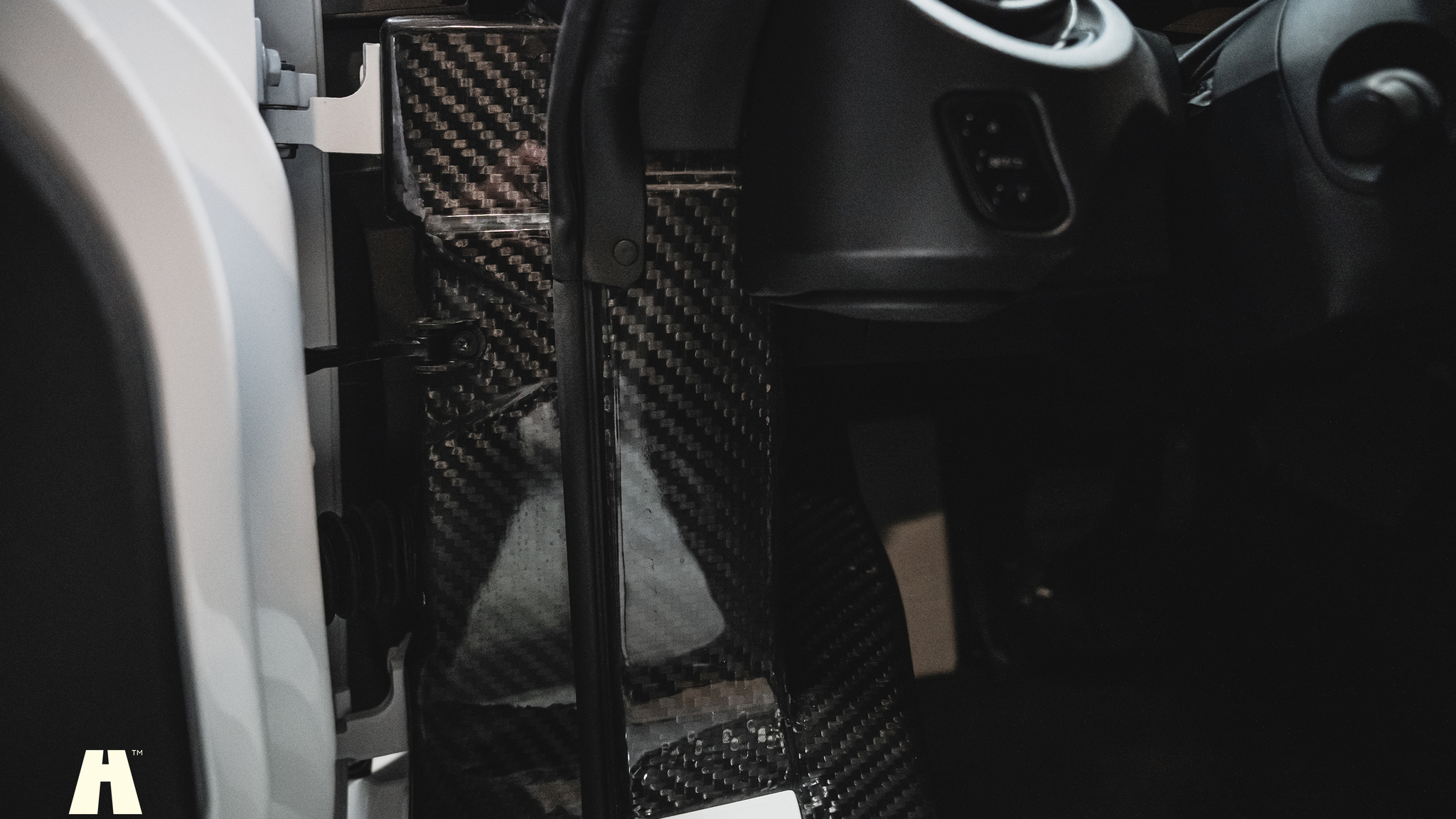 Innenraumfoto von 2016 Alfa Romeo 4C (4)