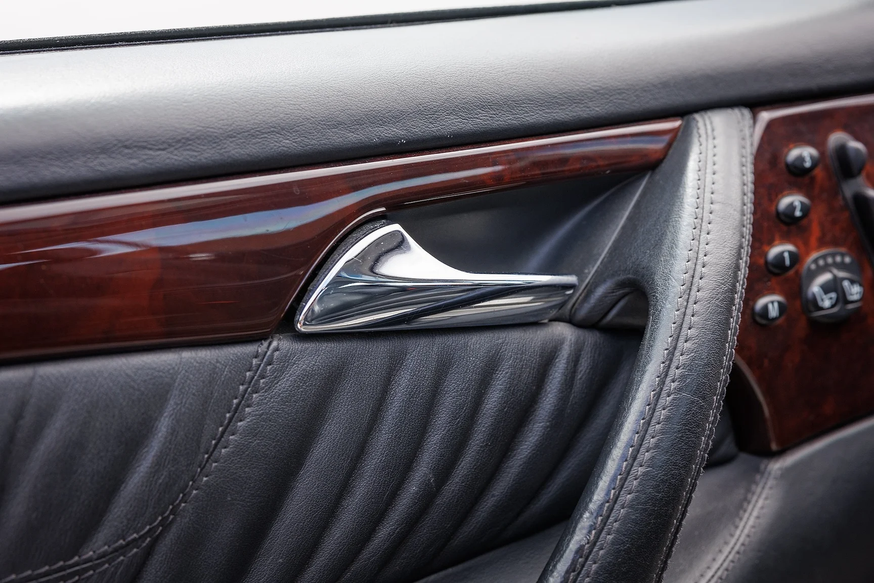 Interiörbild 2000 Mercedes-Benz CL 600 (98)