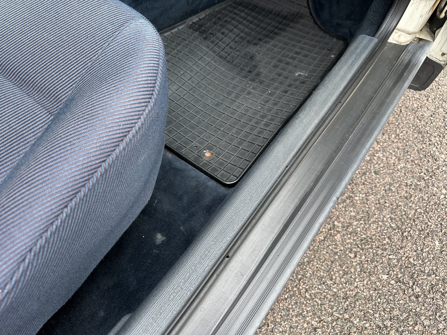 Interior image of 1988 Audi 80 (38)