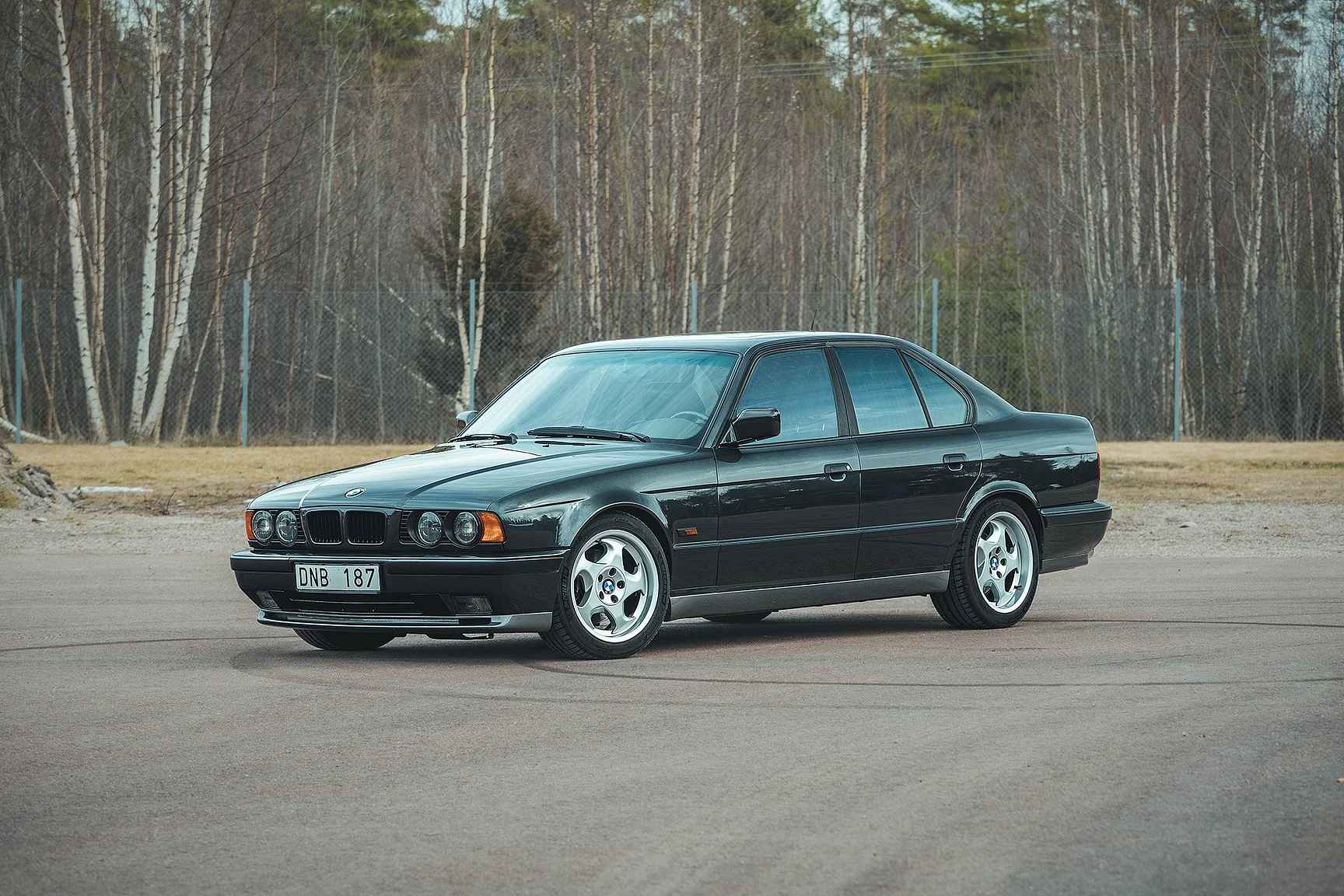 Exterior image of 1992 BMW M5 3.8 (8)