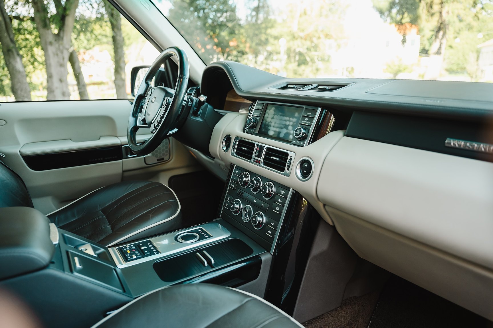 Interior image of 2012 Range Rover 4.4 TDV8 Westminster 