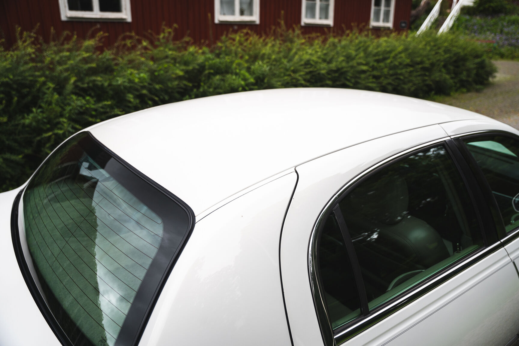 Exterior image of 2003 Lincoln Town Car