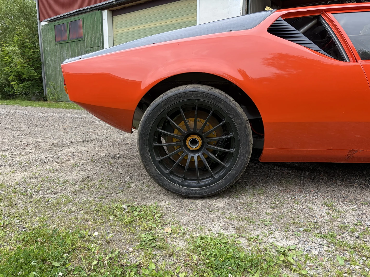 Exteriörbild på 1972 De Tomaso Pantera LS Restomod (32)