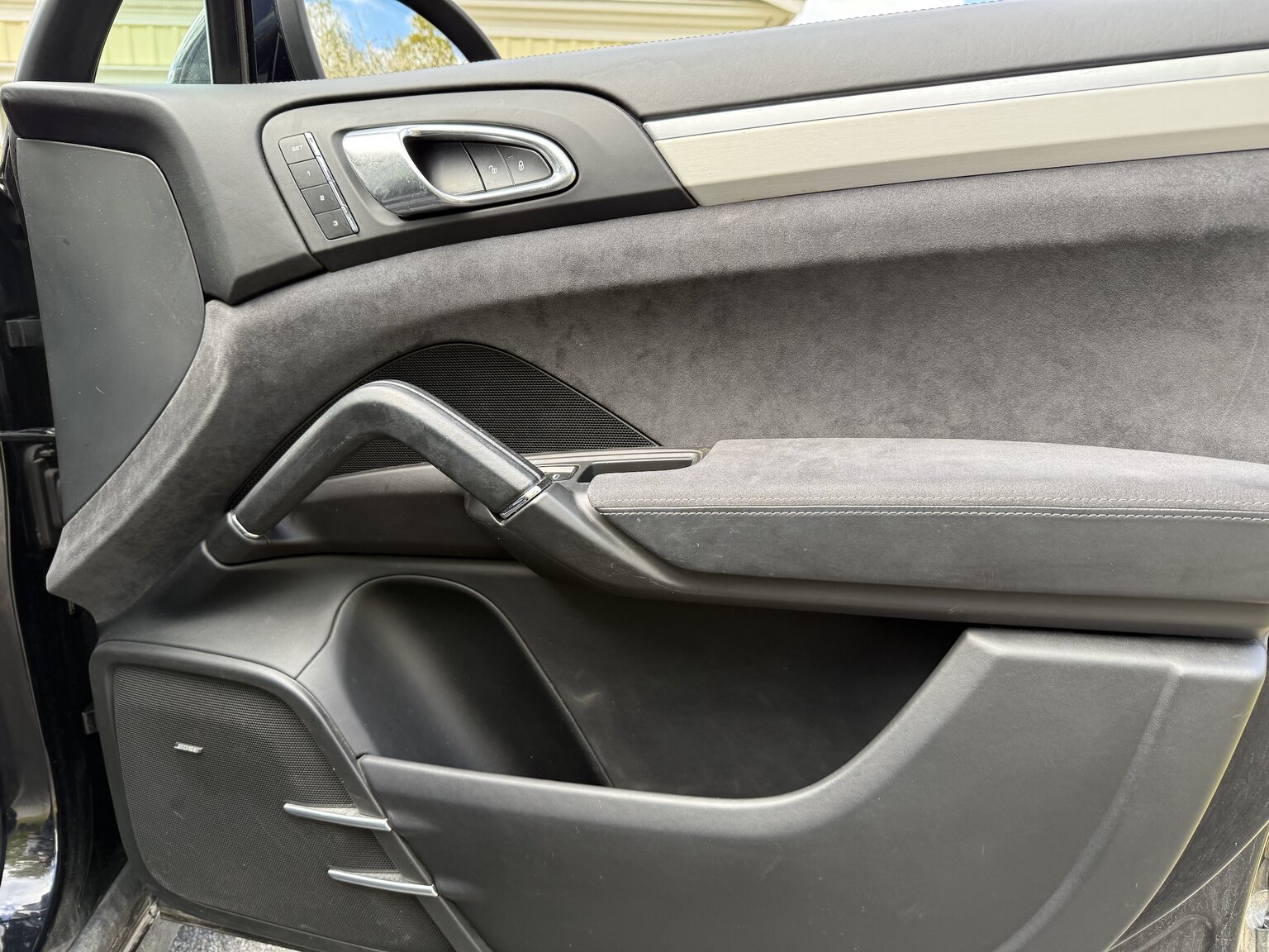 Interior image of 2013 Porsche Cayenne GTS