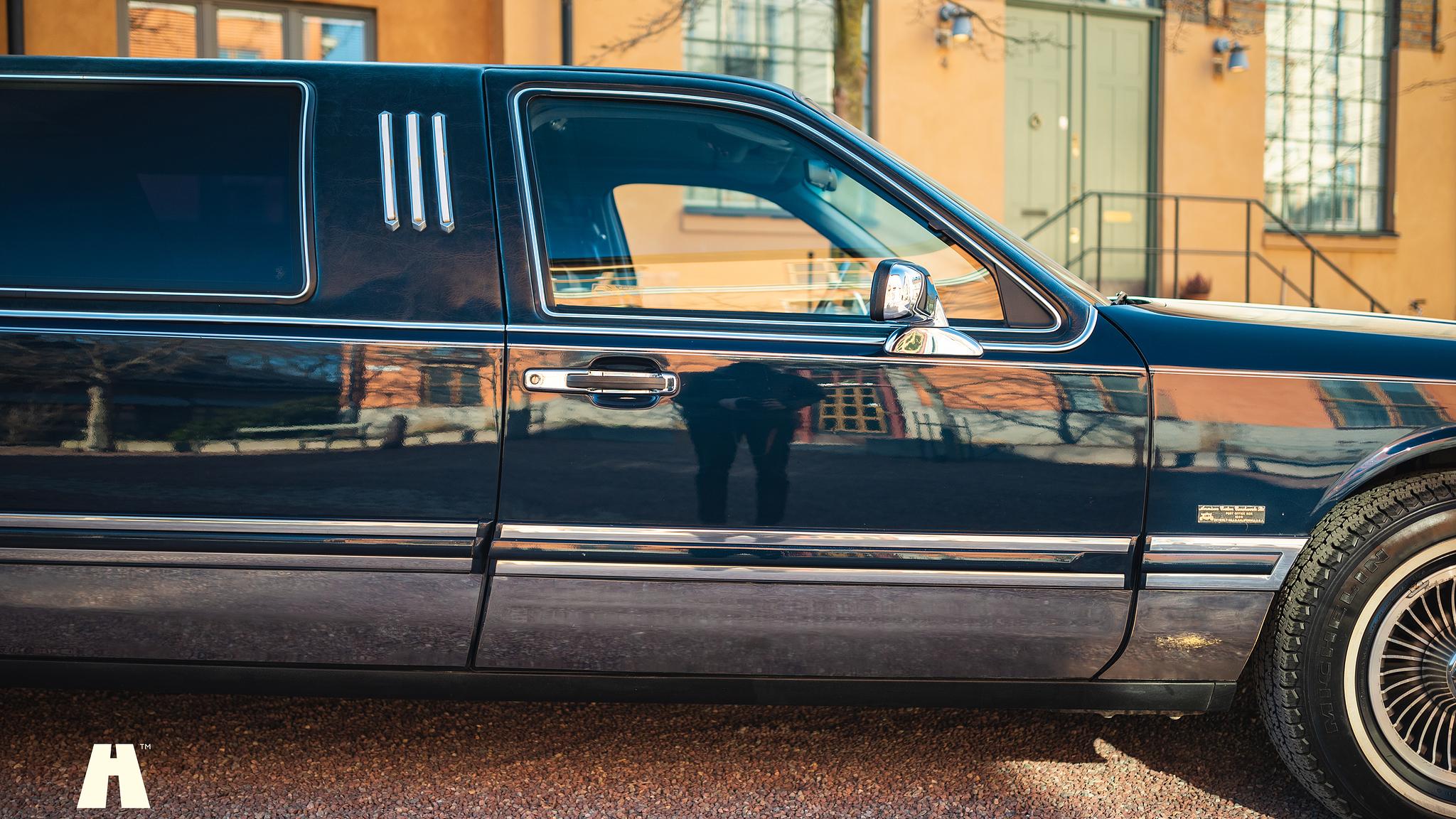 Exteriörbild på 1992 Lincoln Town Car Limousine 