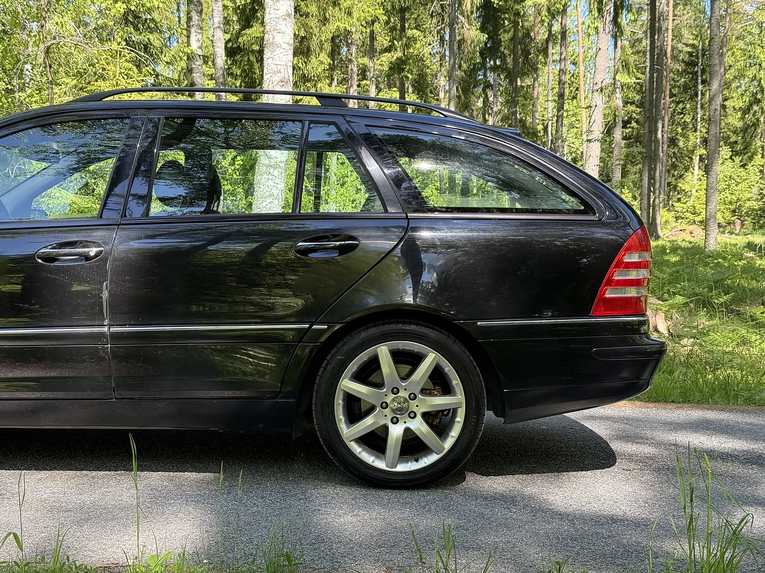 Exterior image of 2002 Mercedes-Benz C 320 T (35)