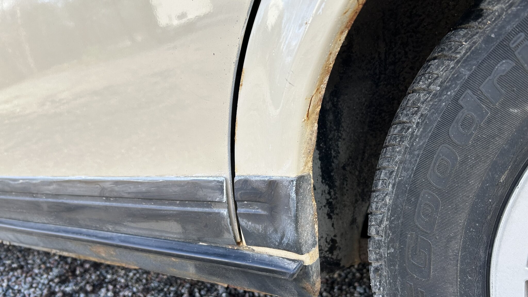 Exterior image of 1987 Volvo 244