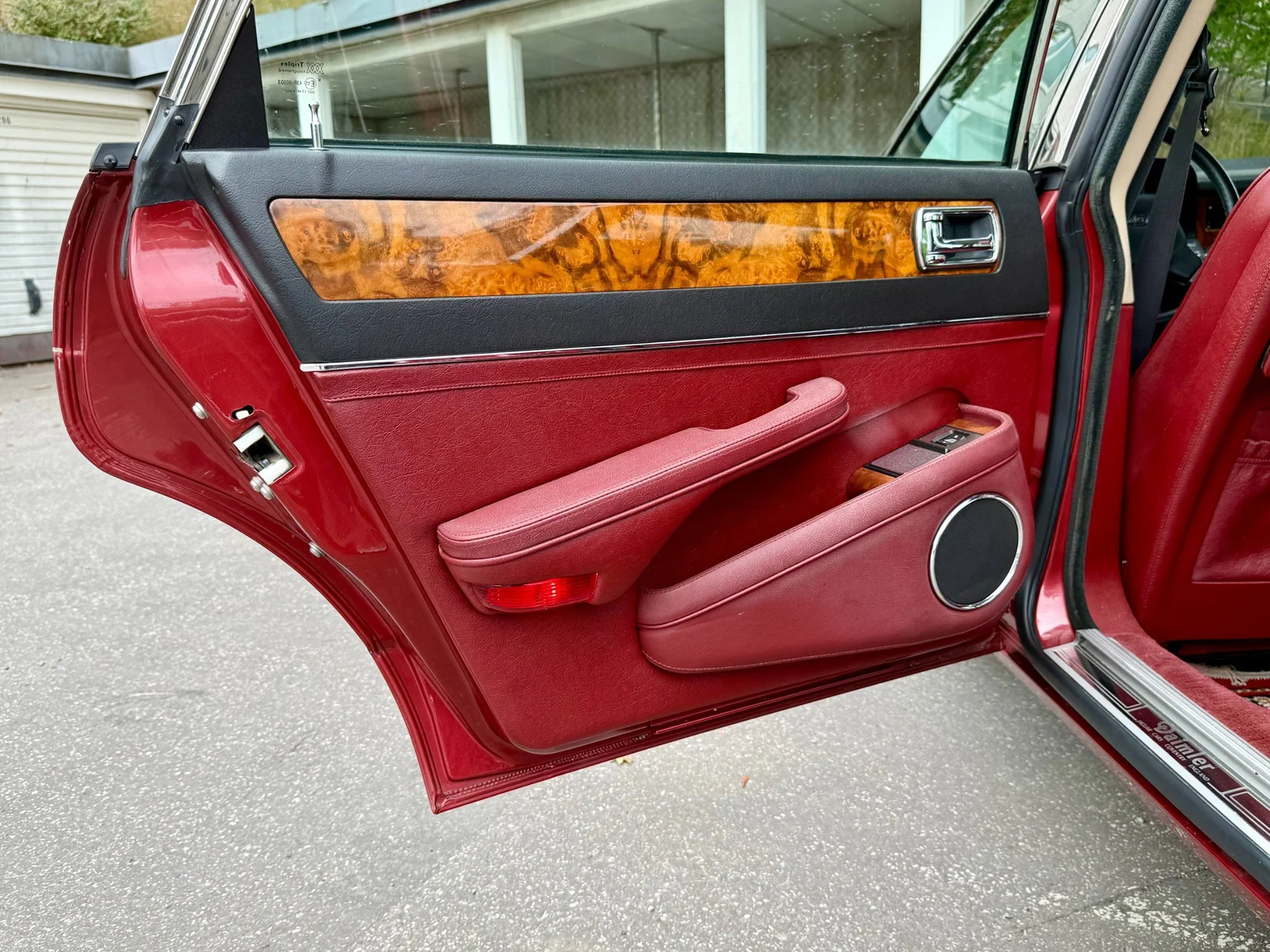 Interior image of 1988 Daimler Six (72)
