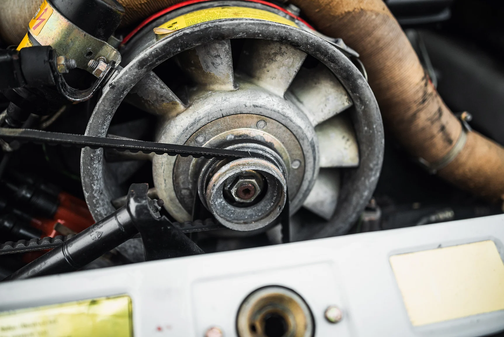 Image of 1983 Porsche 911 SC mechanics (15)