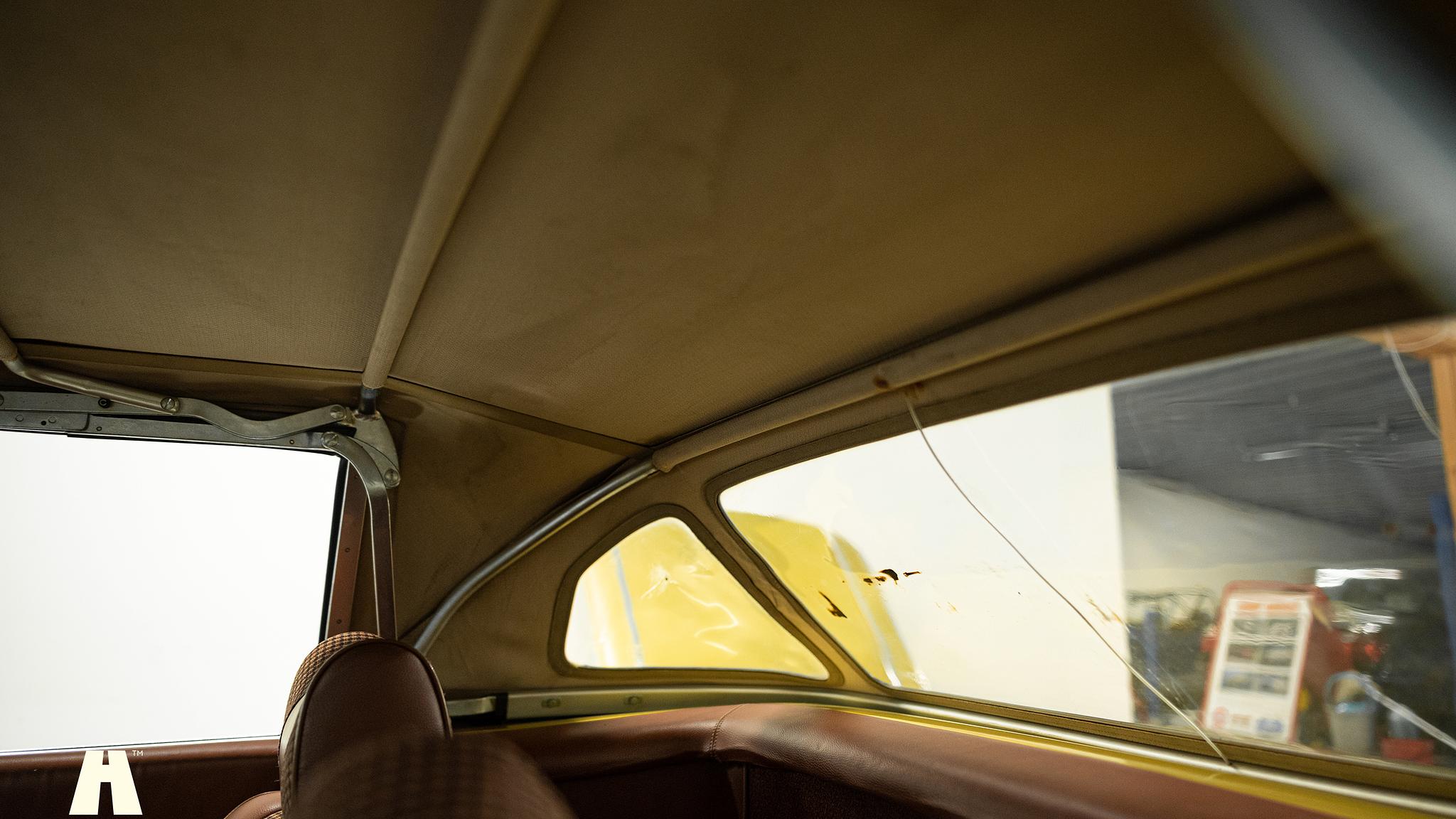 Innenraumfoto von 1975 Mercedes SL 350