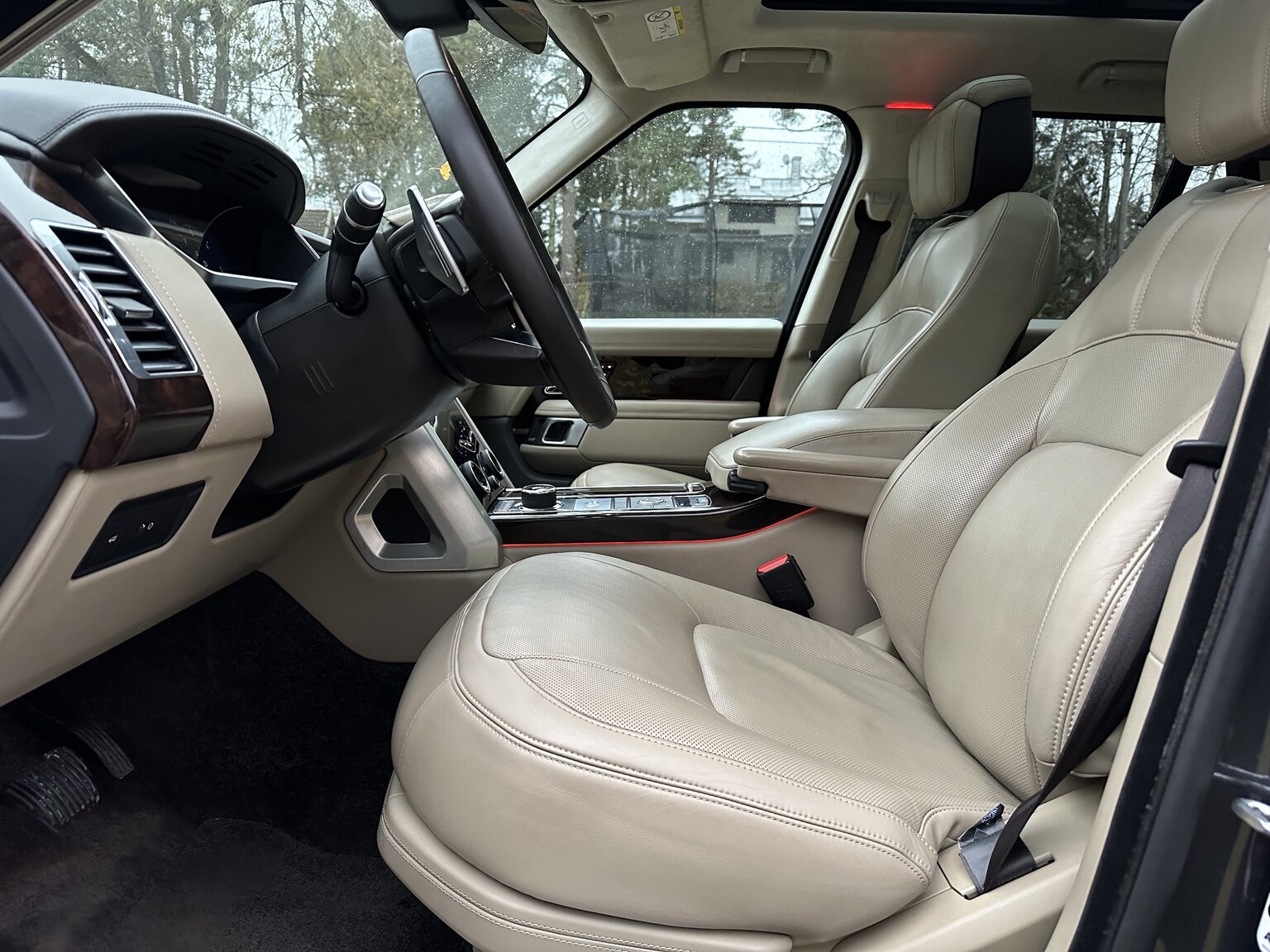 Interior image of 2019 Range Rover Vouge Autobiography SDV8