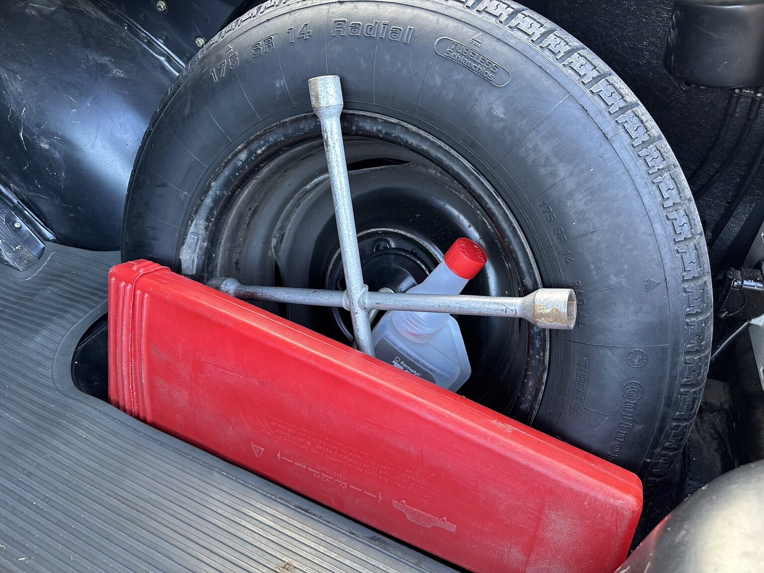 Interior image of 1975 Mercedes Benz 200