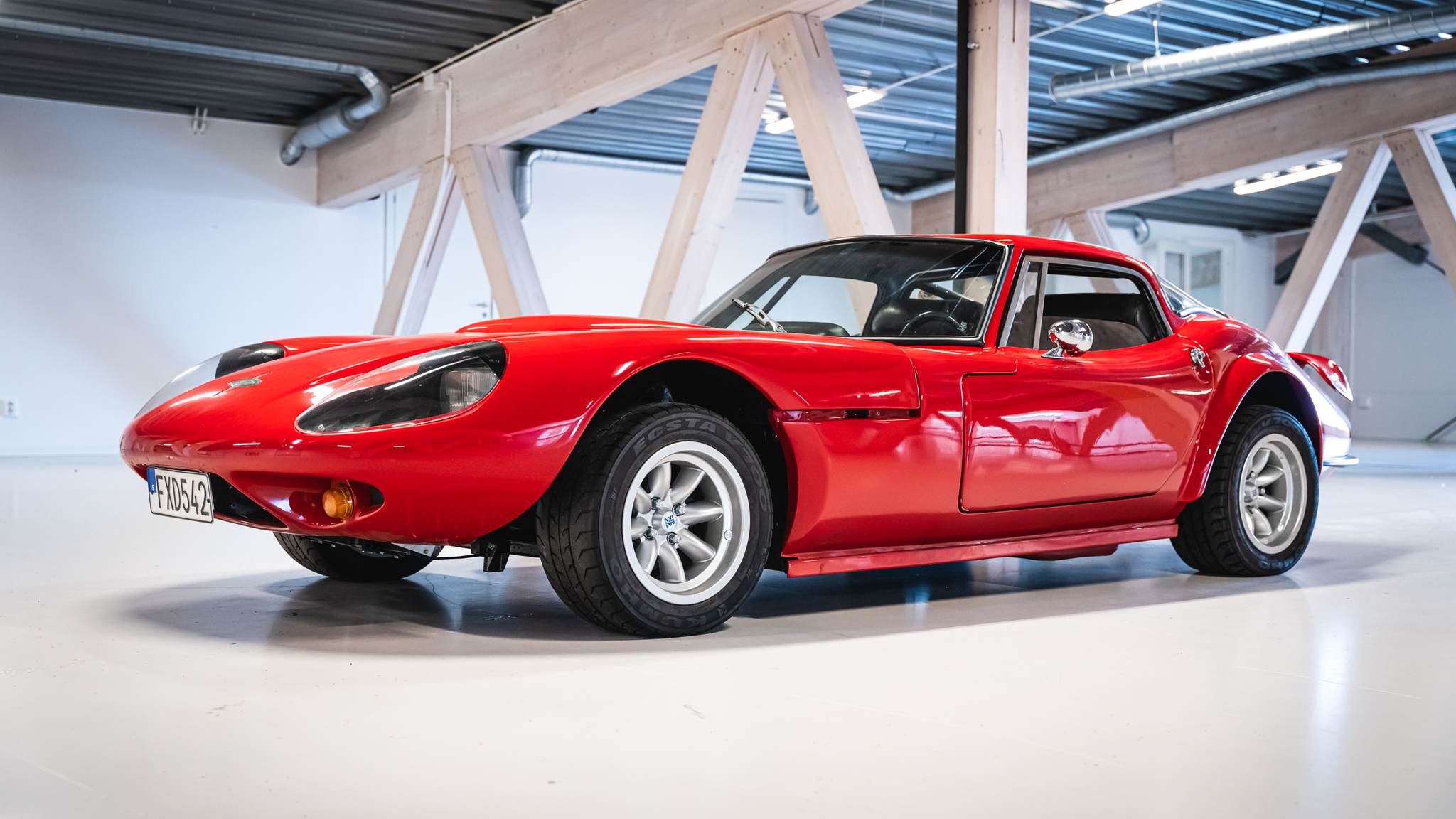 Exteriörbild på 1970 Marcos GT (6)