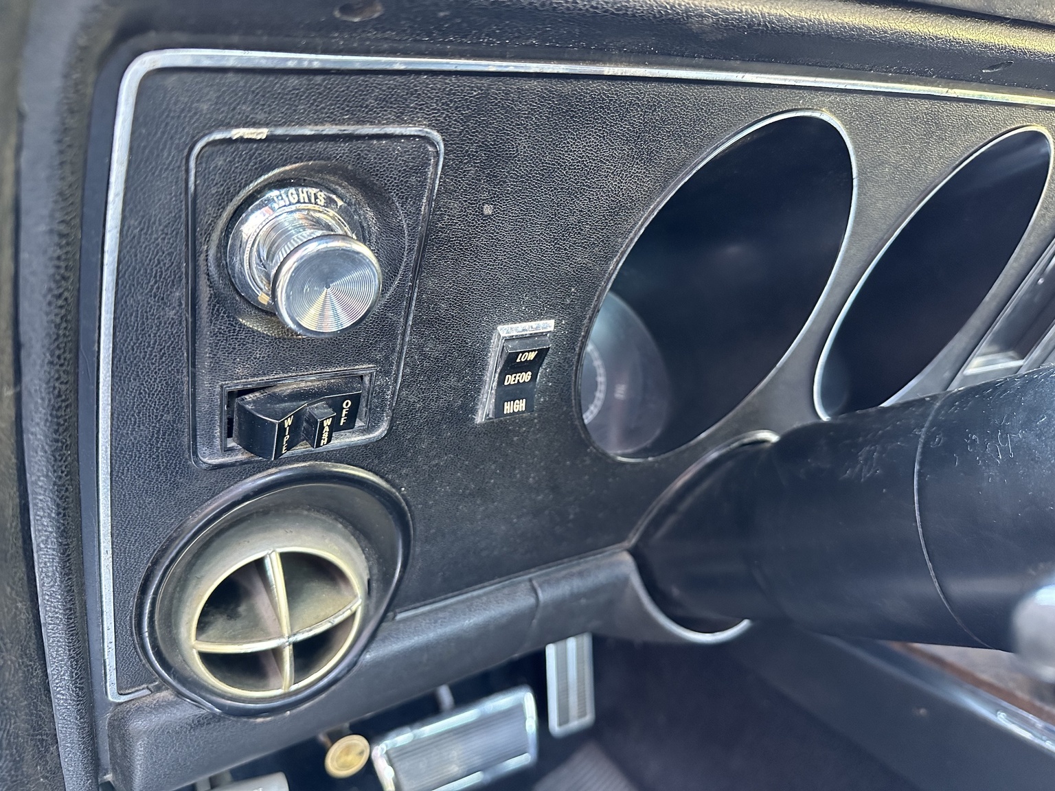 Interior image of 1969 Pontiac Firebird (10)
