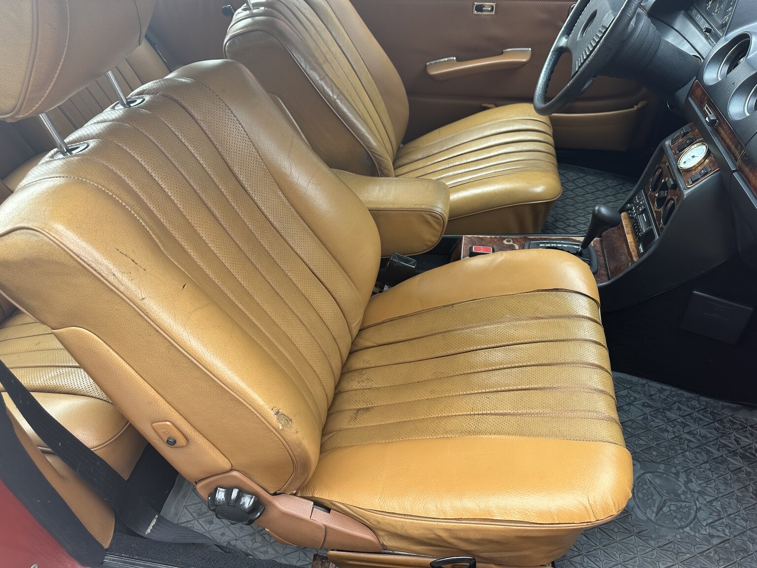 Interiörbild 1977 Mercedes-Benz 280 CE