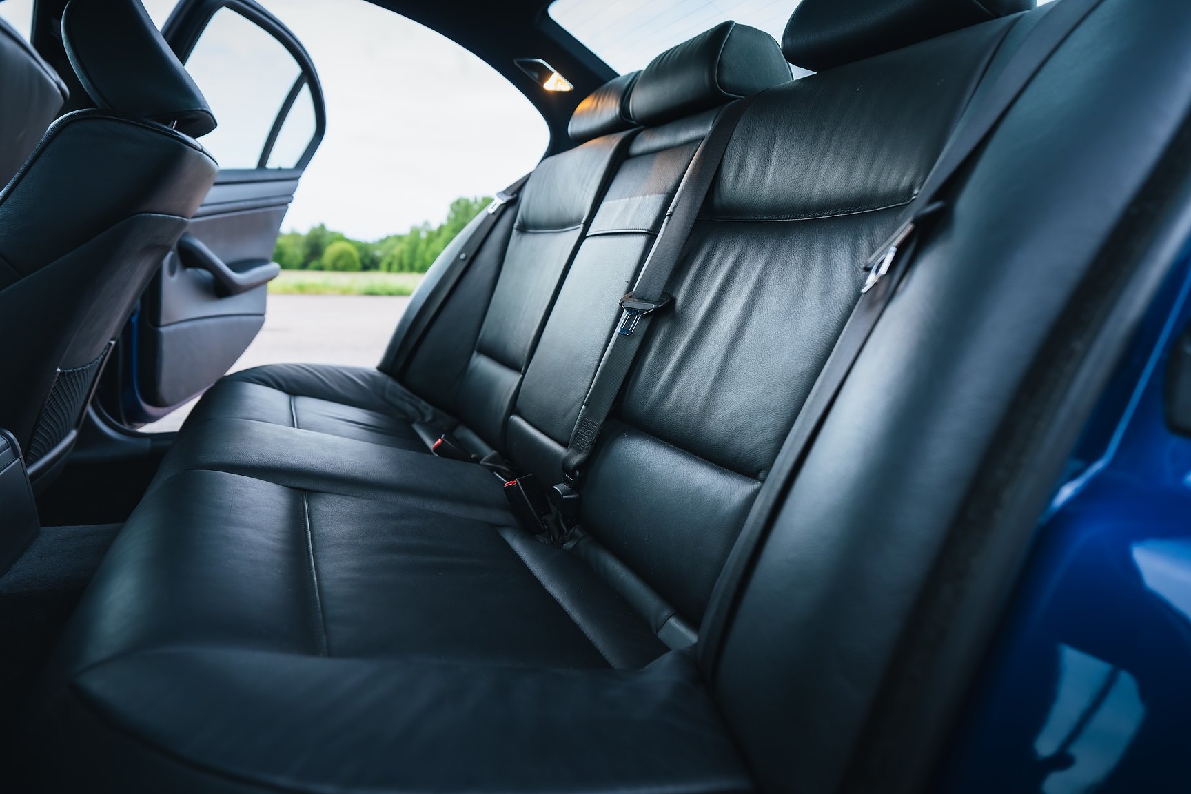 Interior image of 2003 BMW 330i