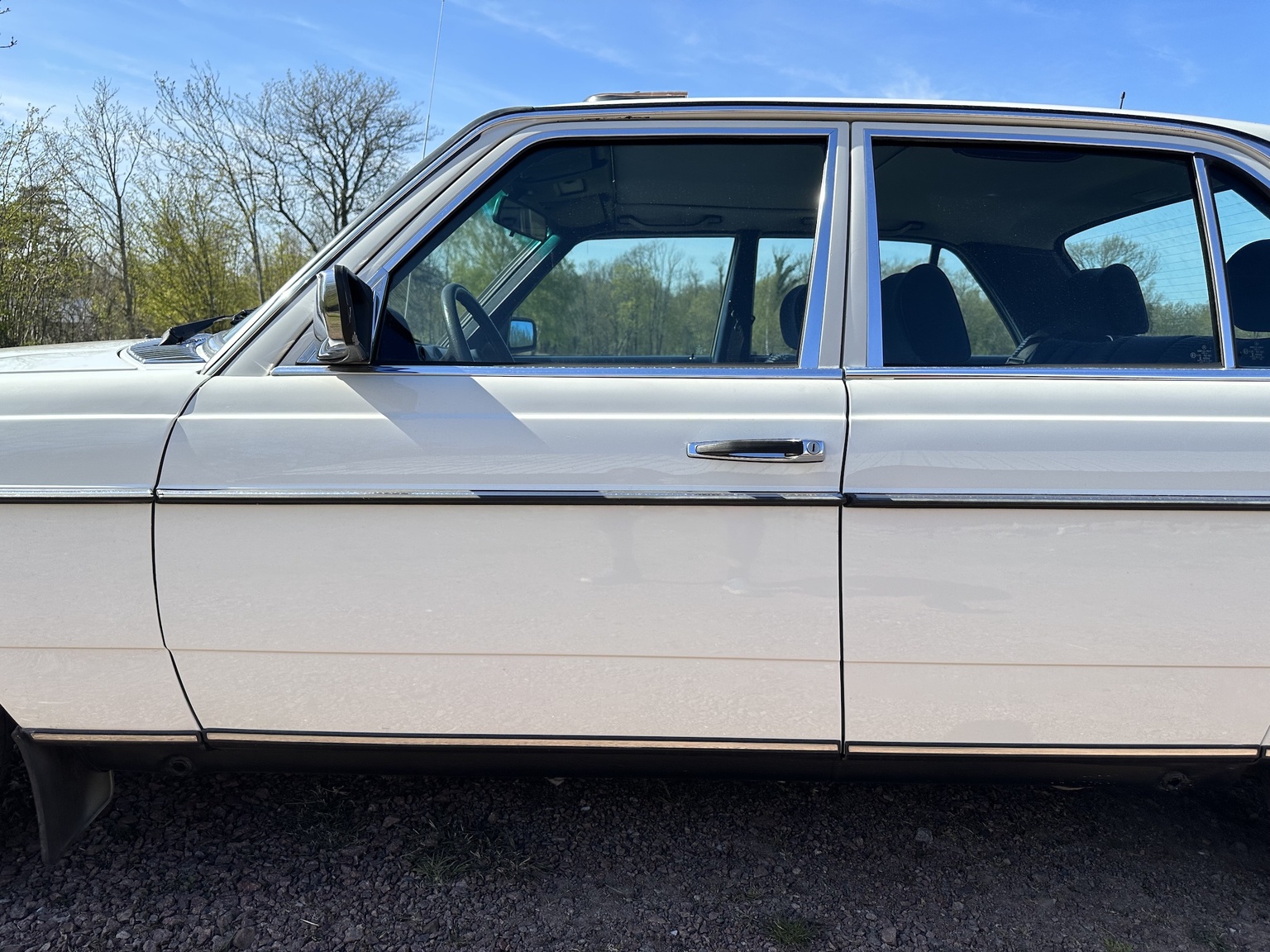Exterior image of 1985 Mercedes-Benz 200