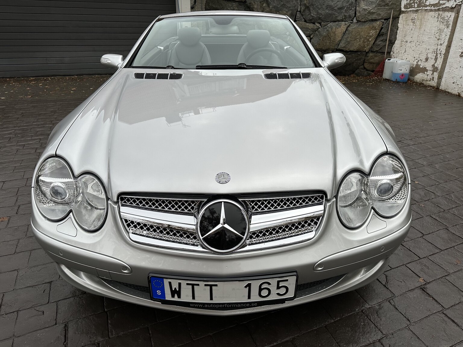 Exterior image of 2005 Mercedes-Benz SL 350