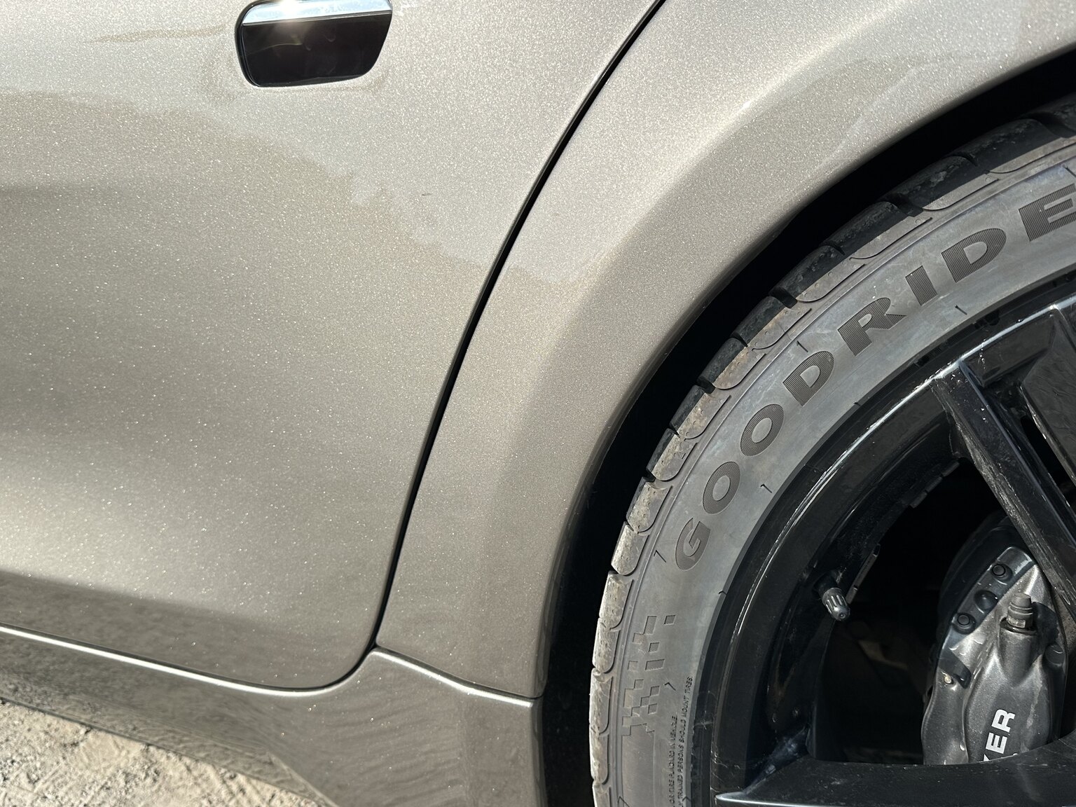 Exteriörbild på 2012  Fisker Karma