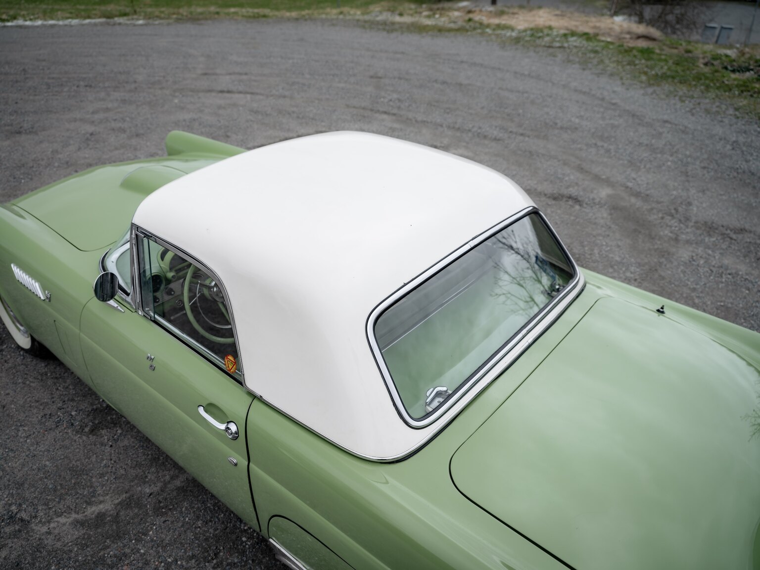 Exteriörbild på 1956 Ford Thunderbird (16)