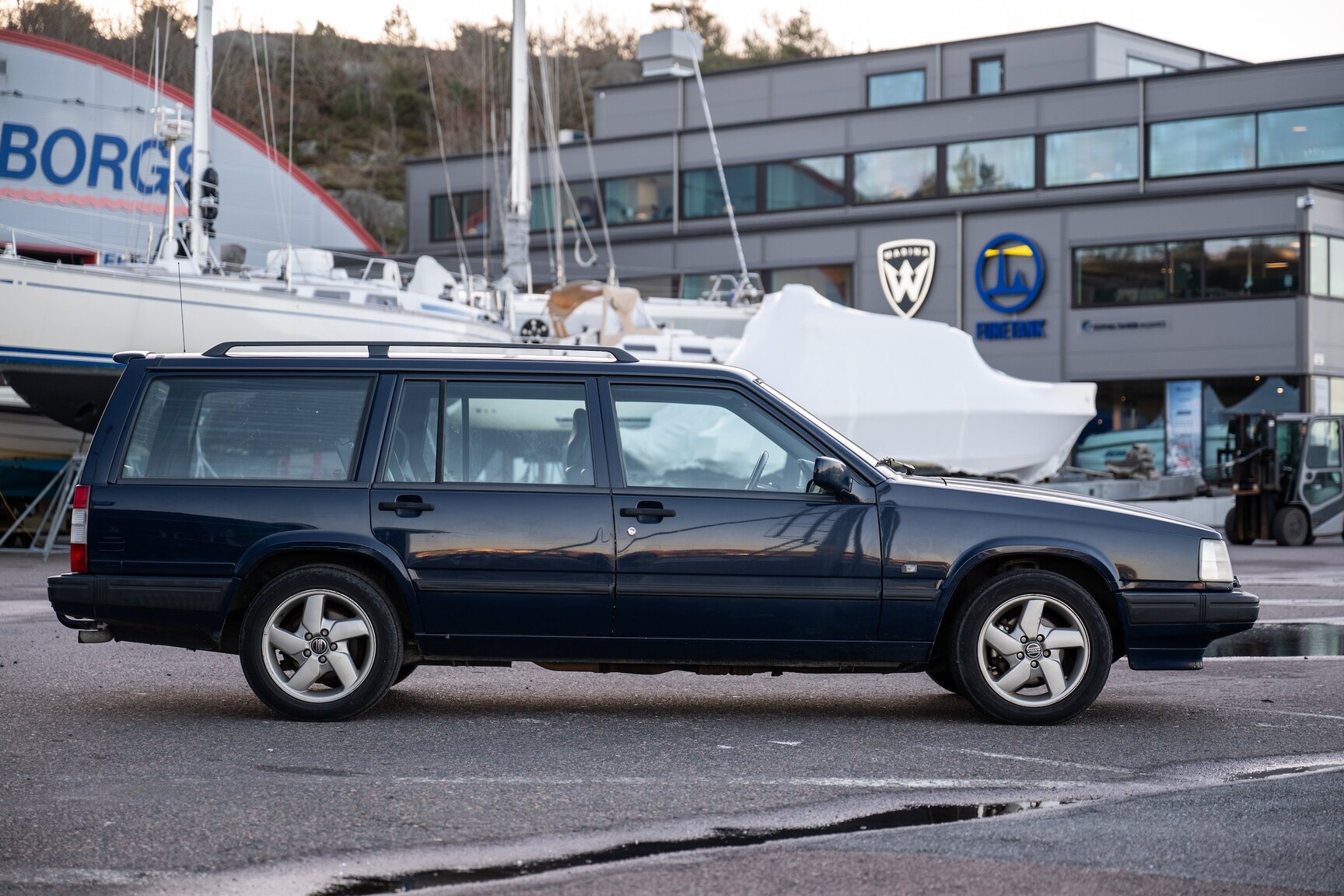 Exterior image of 1998 Volvo 940 Turbo