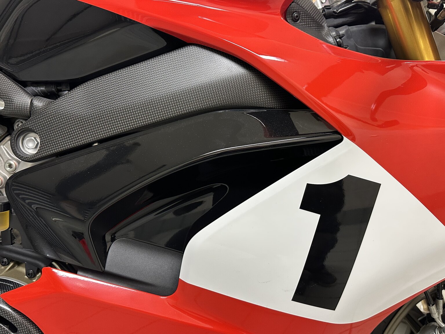 Exterior image of 2020 Ducati Panigale V4 25° Anniversario (22)