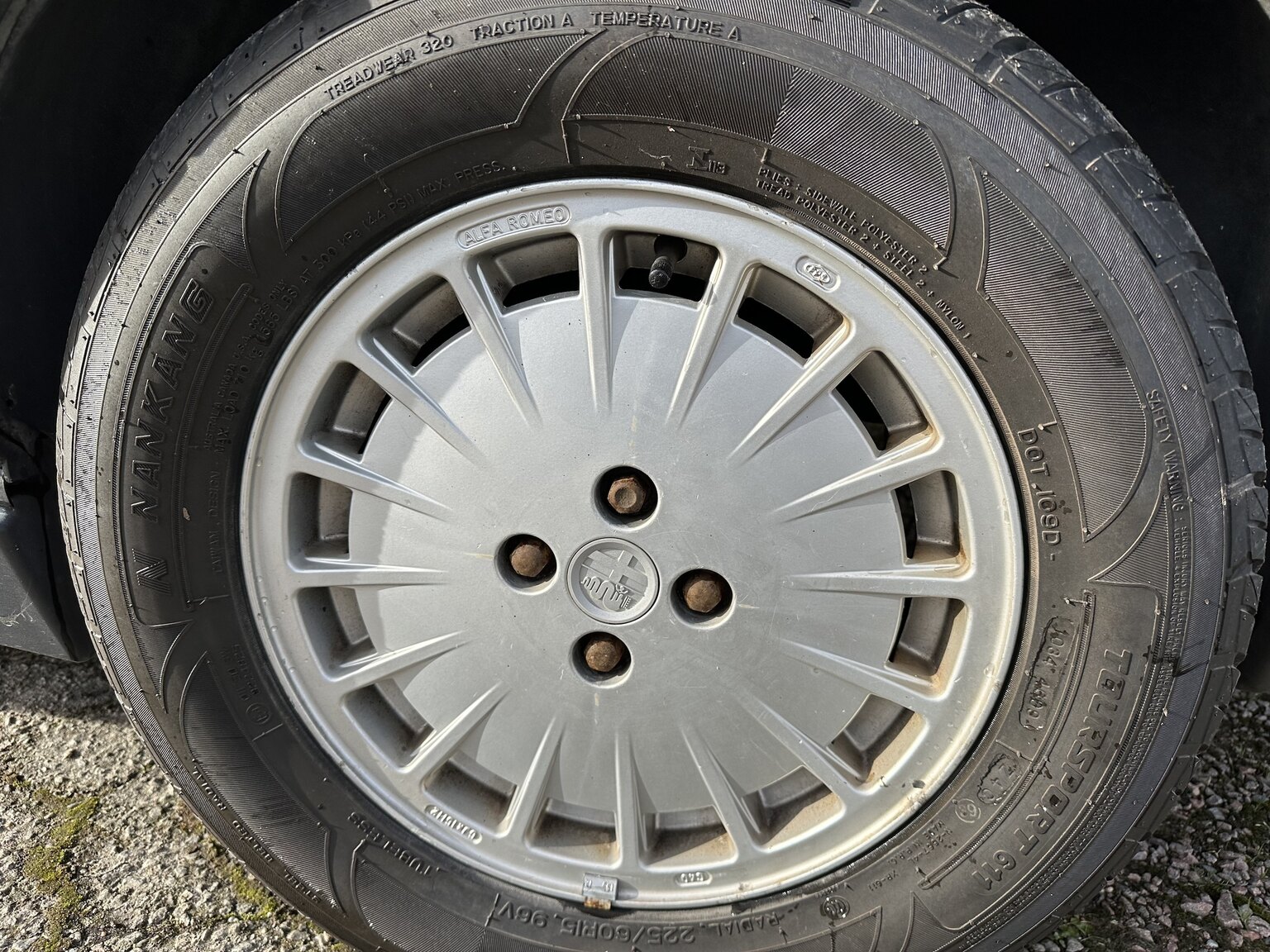 Exteriörbild på 1994 Alfa Romeo 164