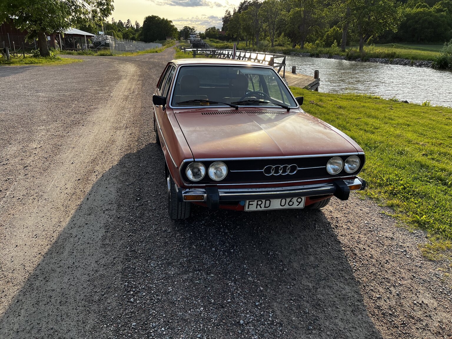 Exterior image of 1976 Audi 80 GL B1  (9)