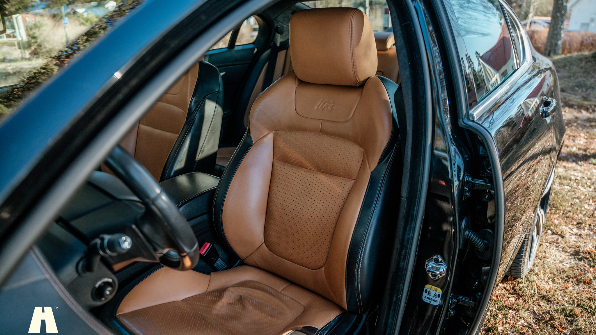 Interior image of 2010 Jaguar XFR (7)