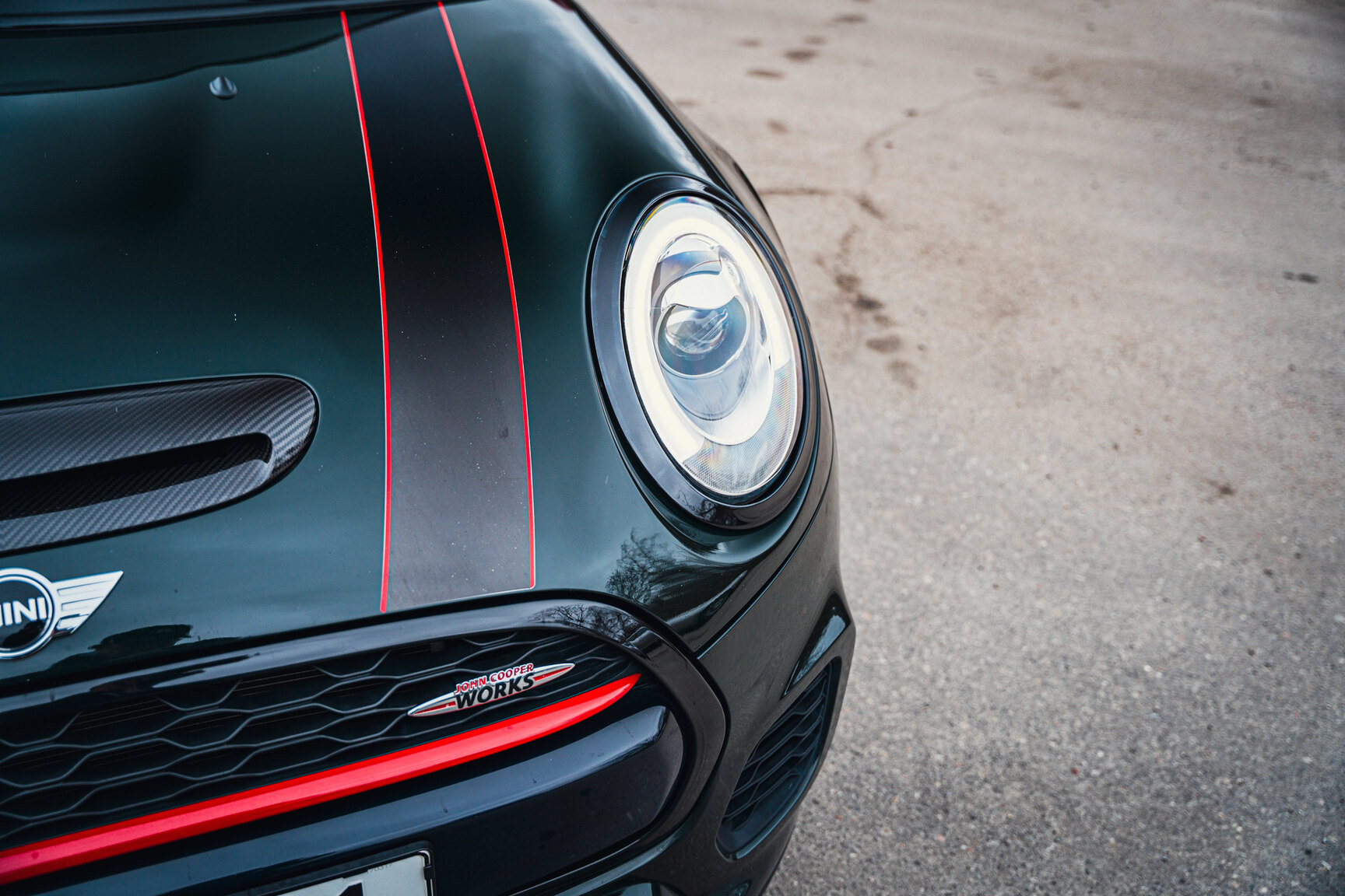 Exteriörbild på 2017 Mini Cooper JCW (13)