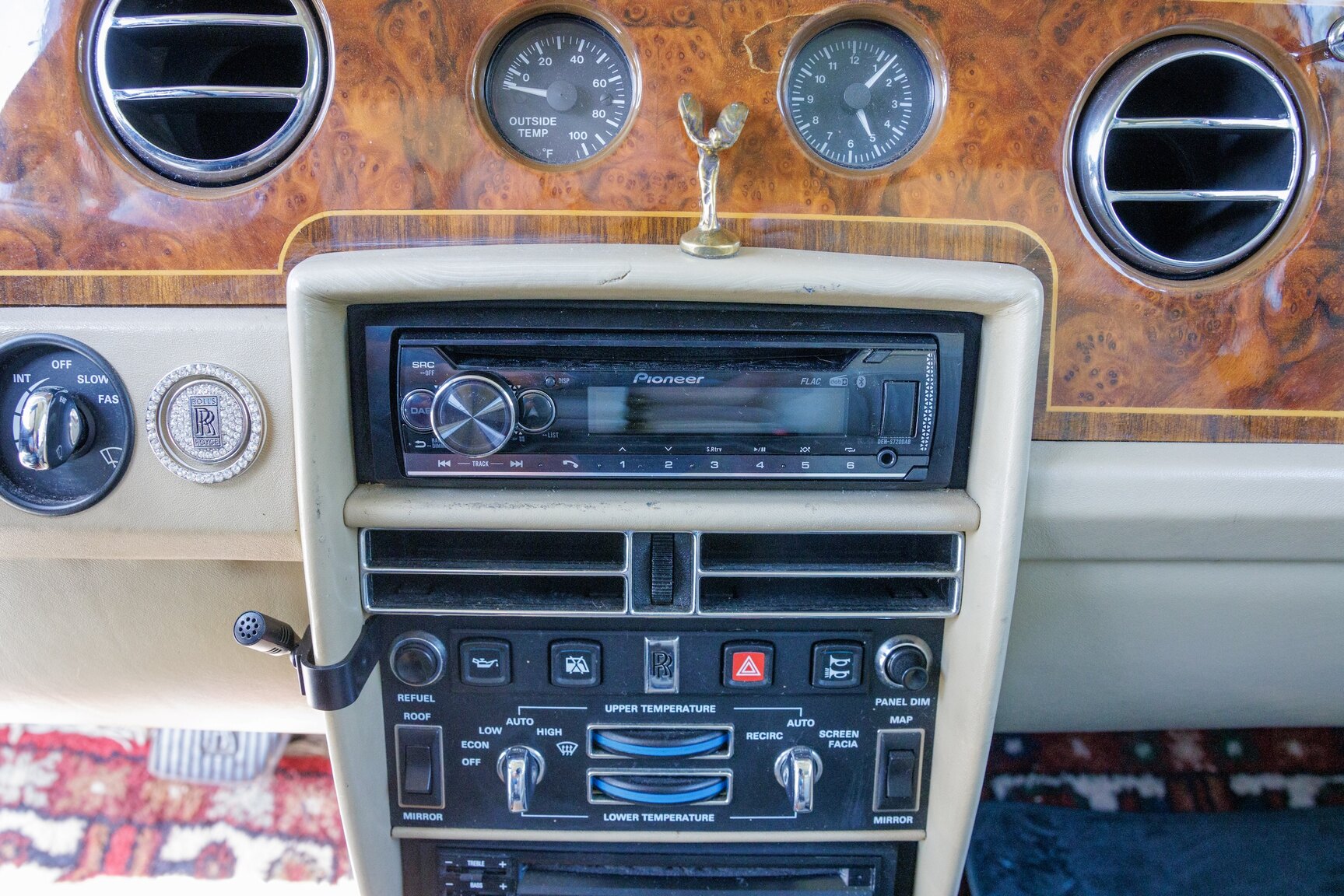 Interior image of 1991 Rolls Royce Silver Spur LWB
