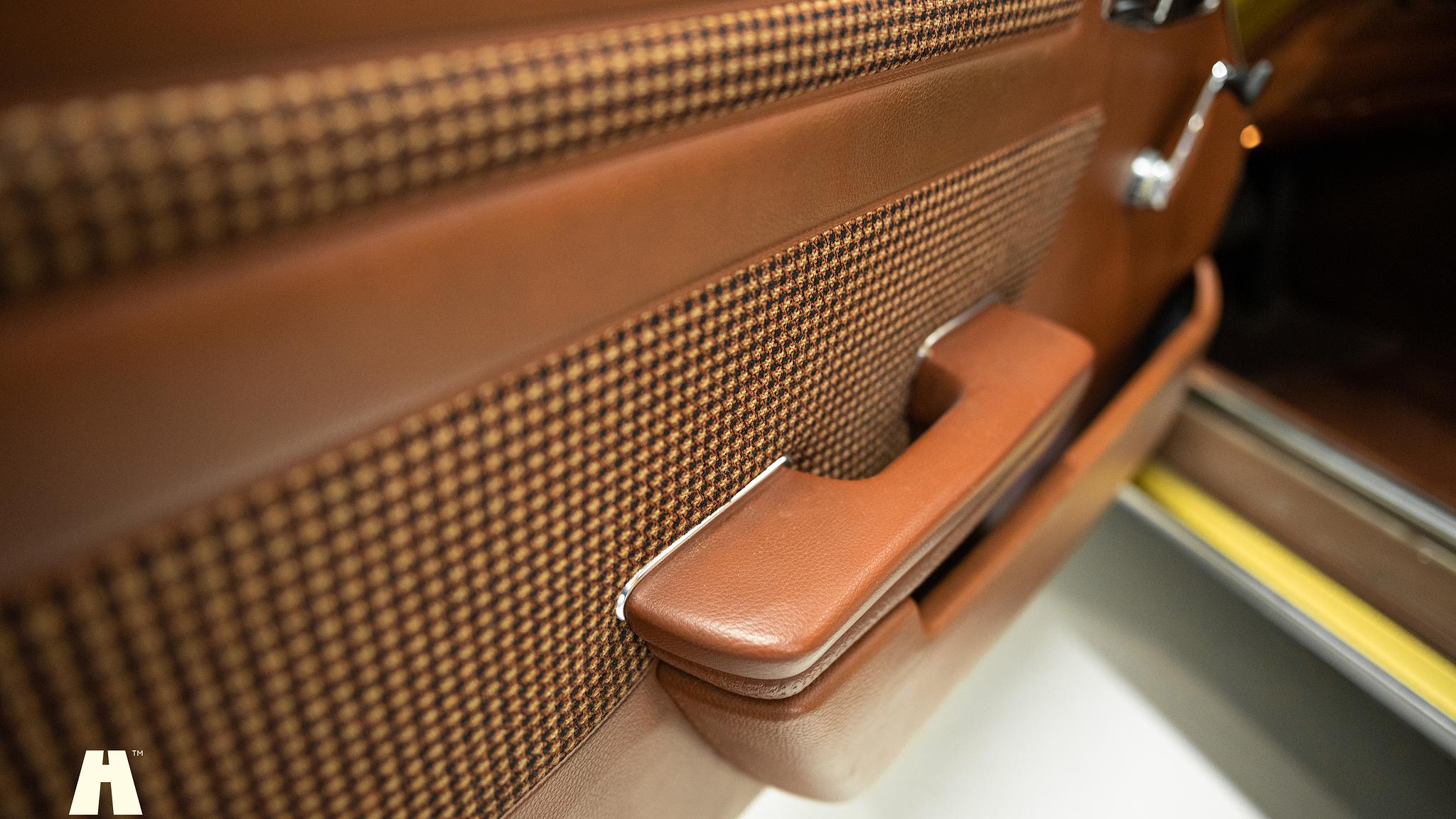 Innenraumfoto von 1975 Mercedes SL 350 (34)