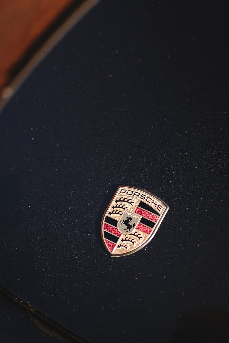 Exterior image of 1998 Porsche 996 Carrera 