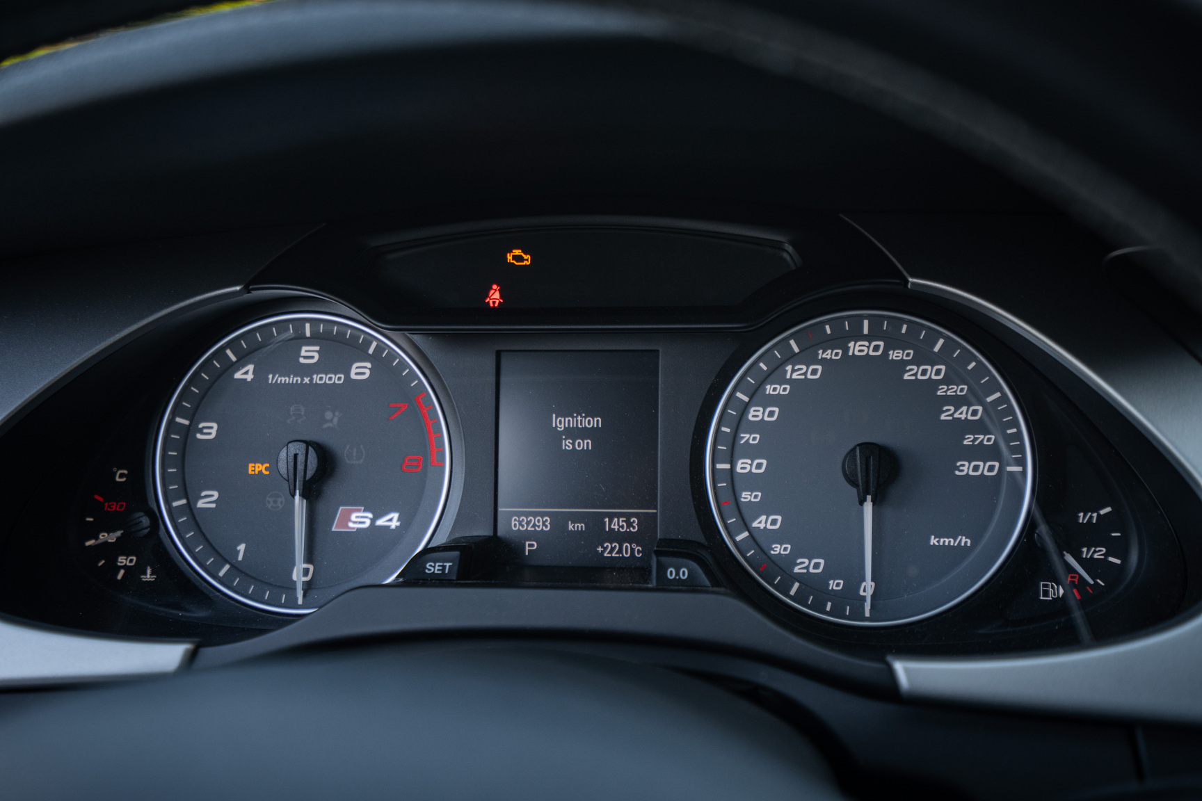 Interior image of 2011 Audi S4 (20)