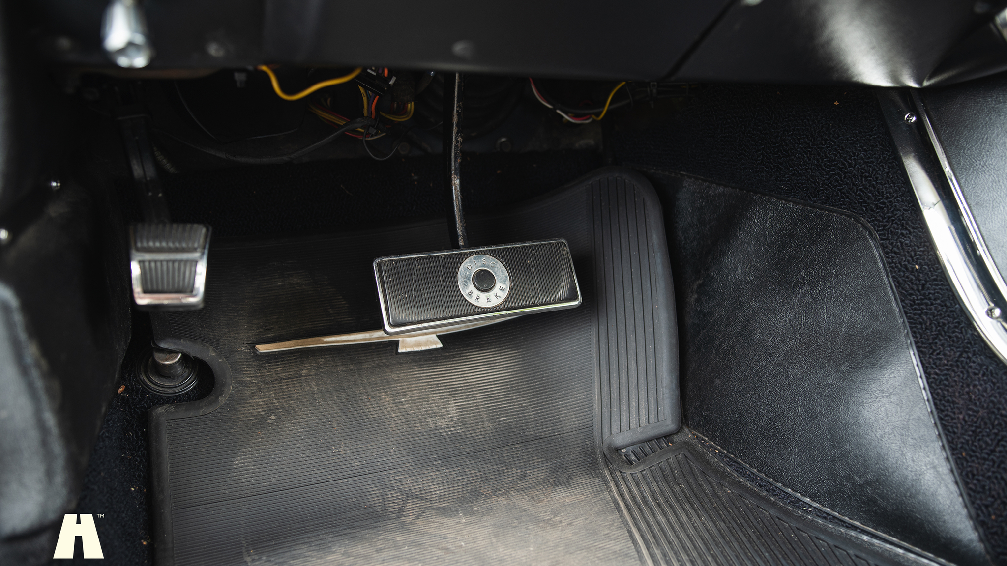 Interior image of 1965 Ford Thunderbird (34)