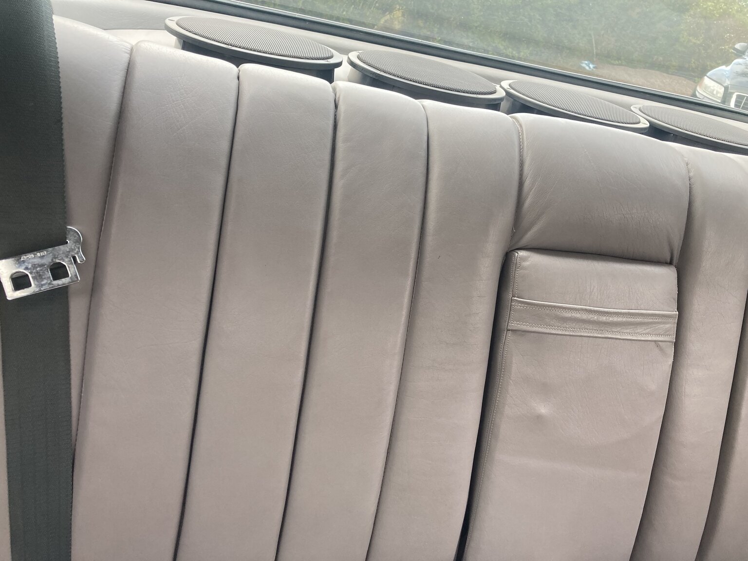 Interior image of 1973 Mercedes-Benz 450 SLC (46)