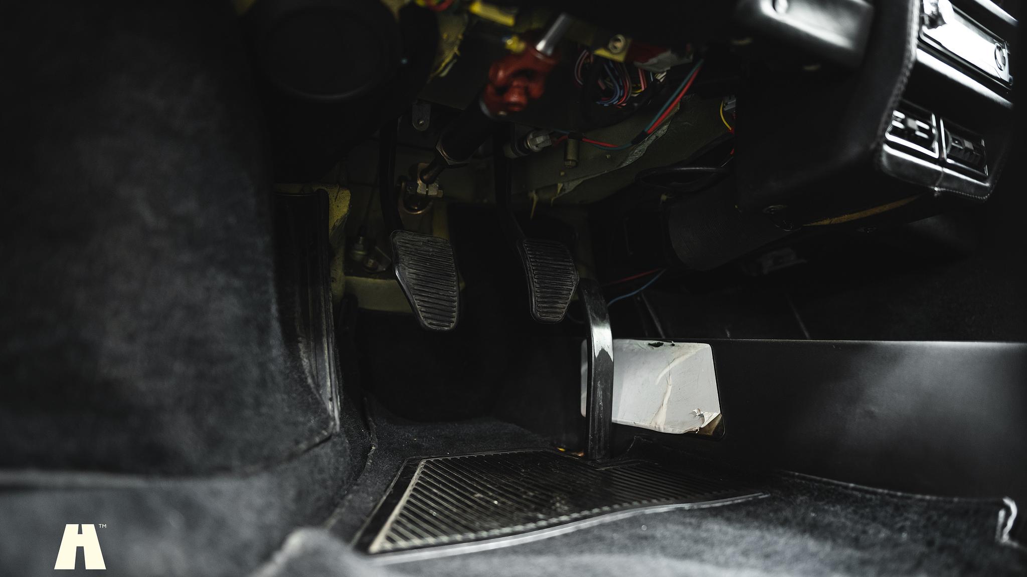 Interiörbild 1986 Ferrari 328 GTB