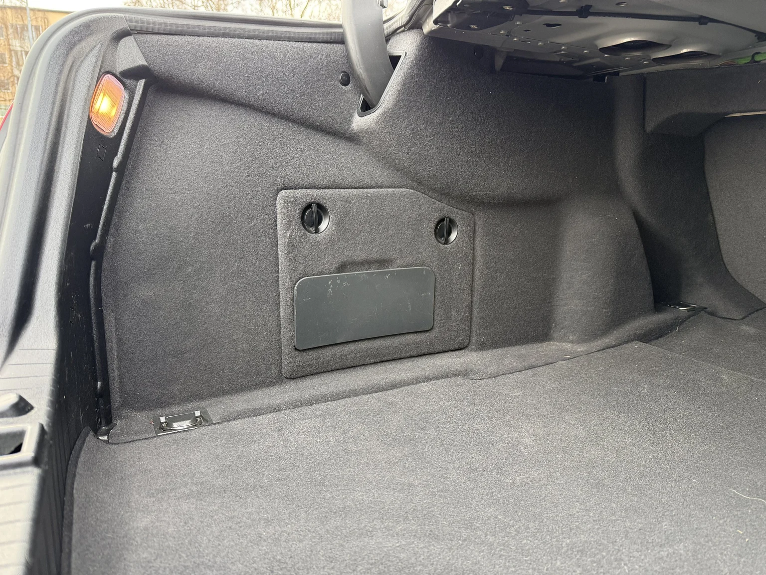 Innenraumfoto von 2004 Mercedes-Benz E 500 7G-Tronic (80)