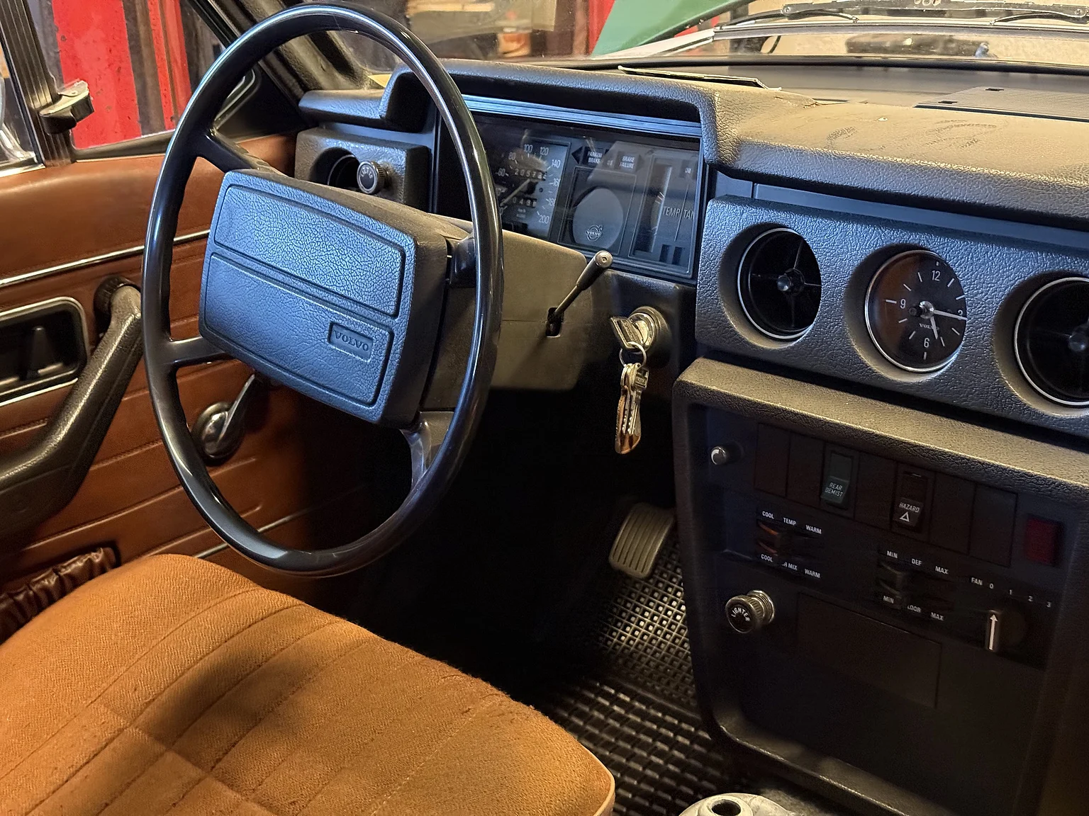 Innenraumfoto von 1973 Volvo 142 2.0 Deluxe (26)