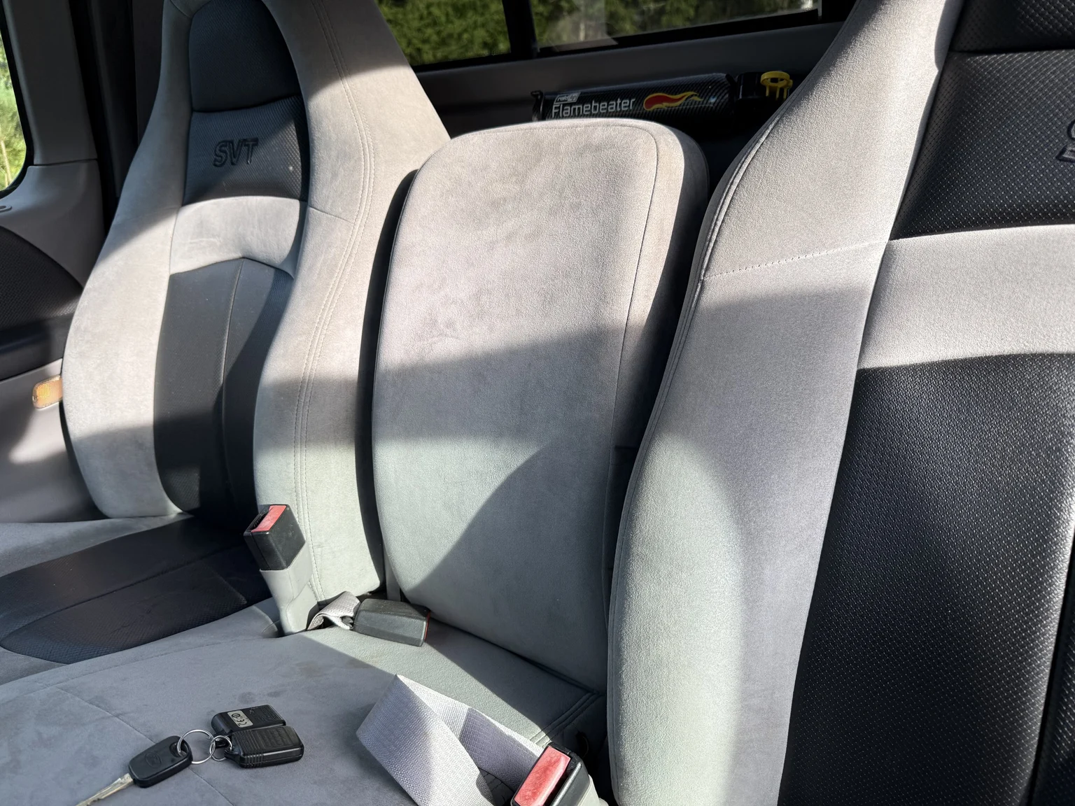 Interior image of 2002 Ford F-150 SVT Lightning (40)