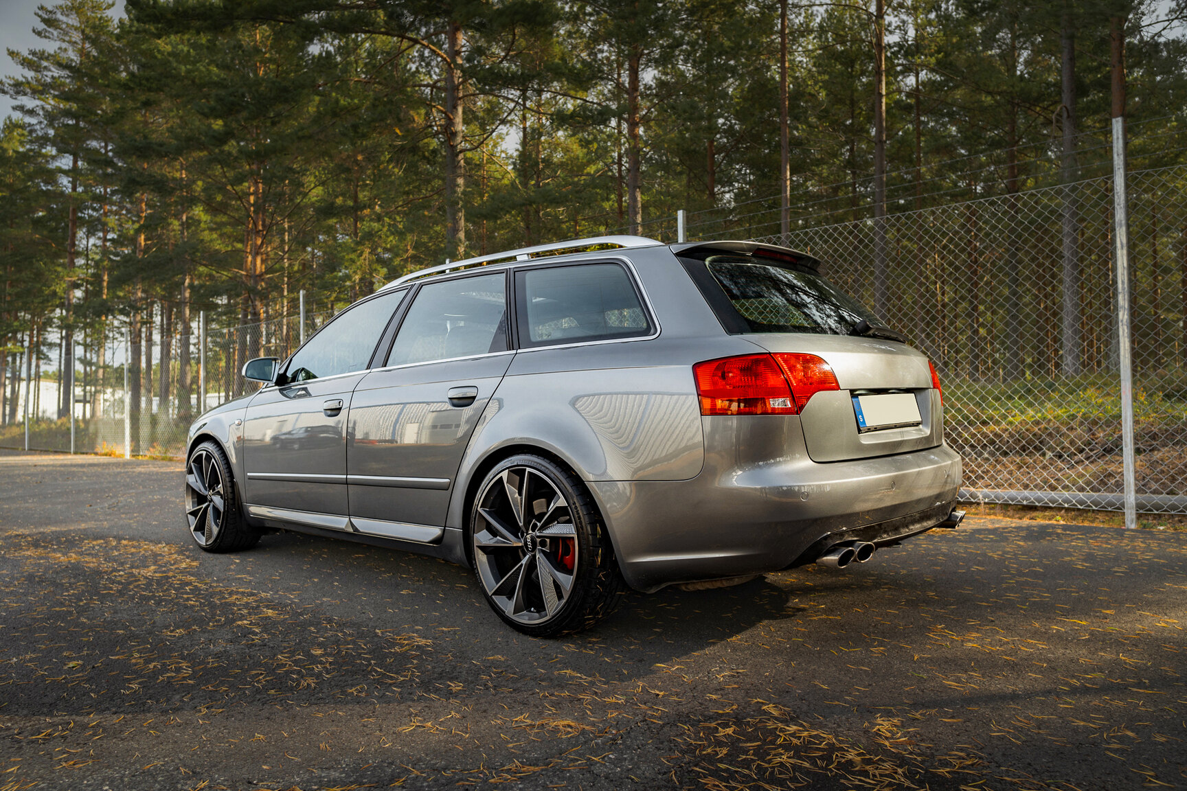 Exterior image of 2005 Audi S4 Avant (38)