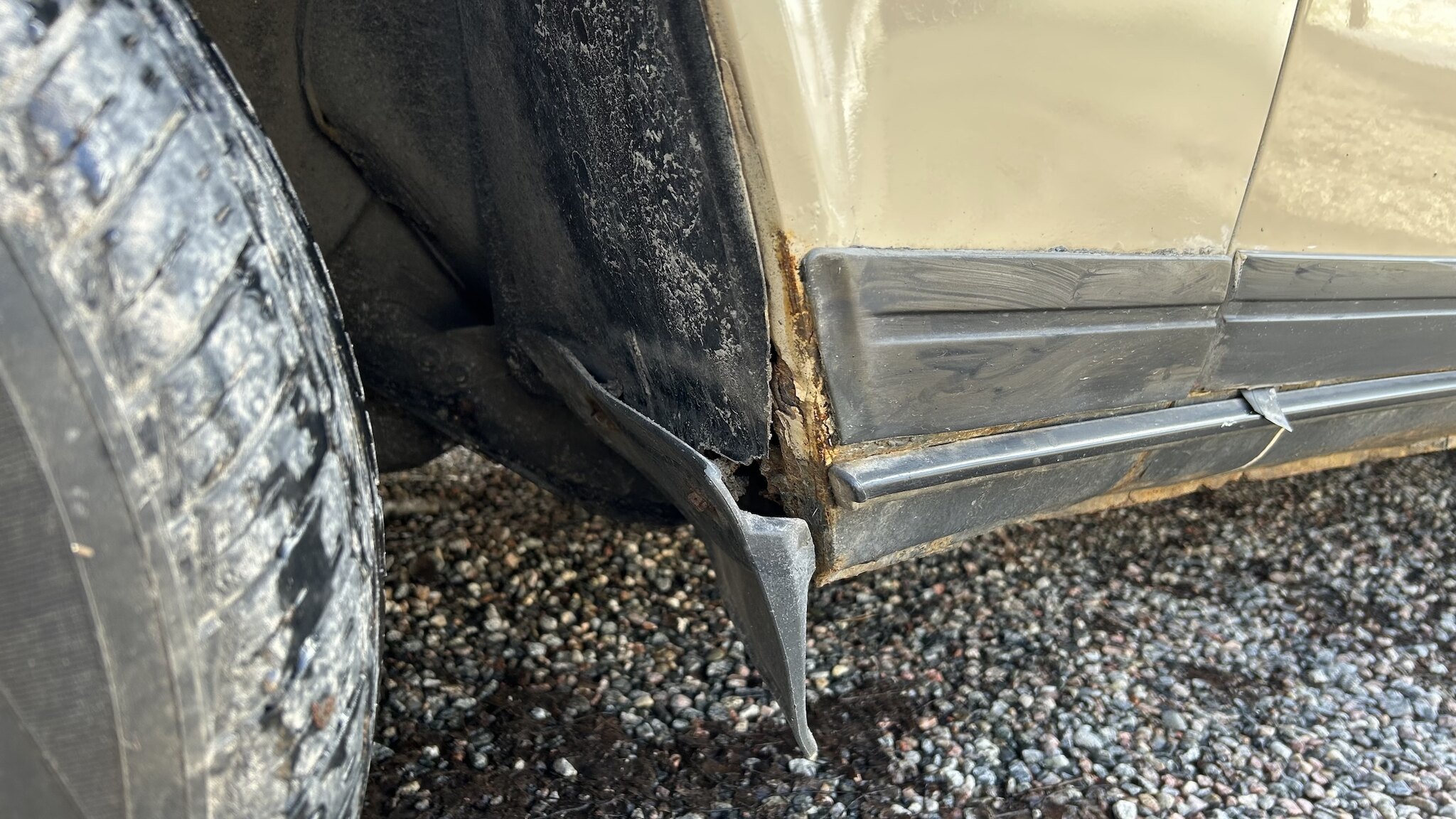 Exterior image of 1987 Volvo 244