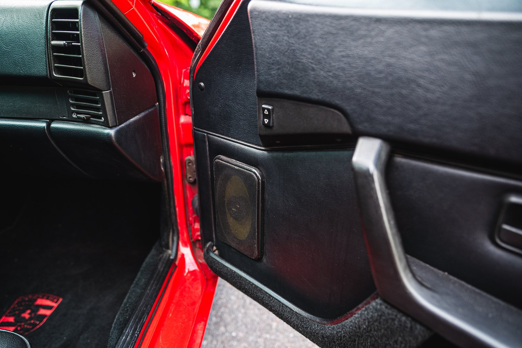 Interior image of 1988 Porsche 944