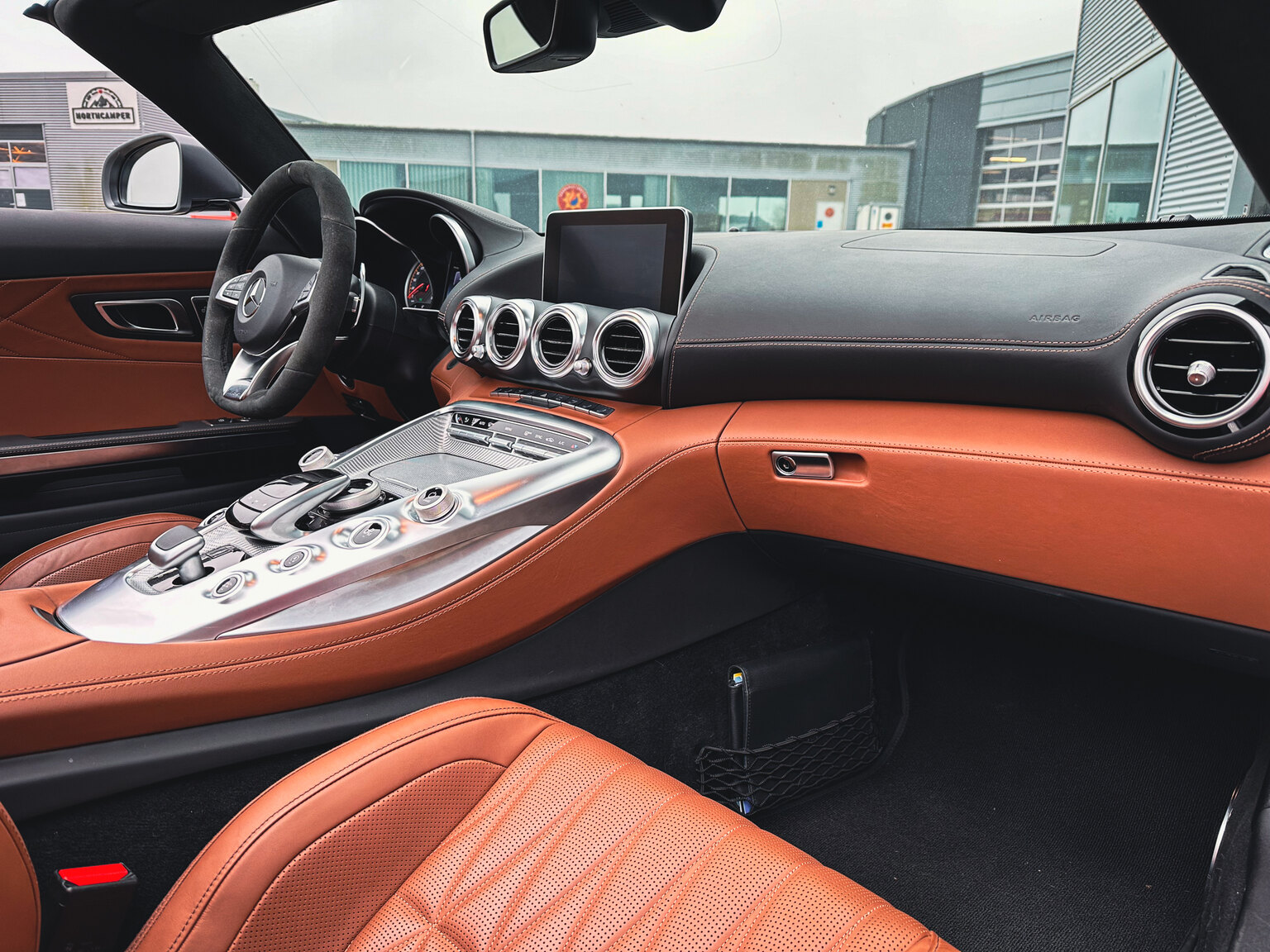 Innenraumfoto von 2018 Mercedes Benz AMG GT C (41)