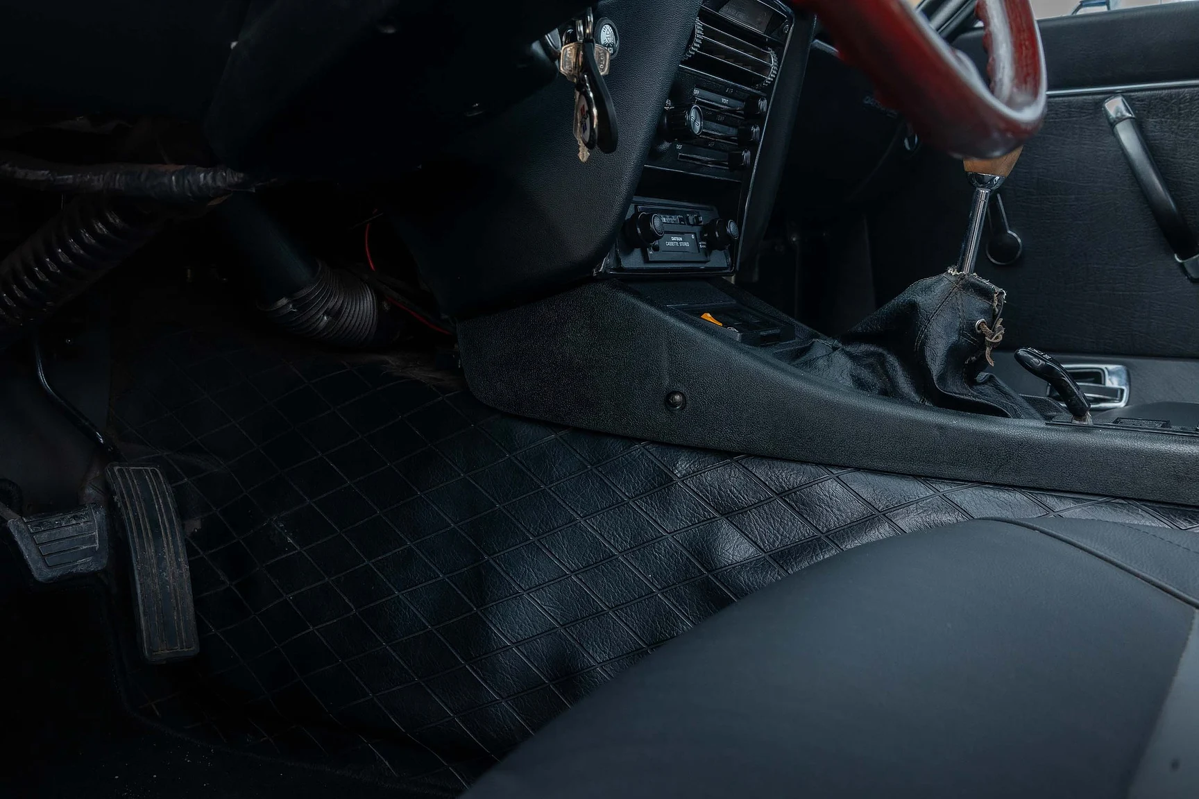 Innenraumfoto von 1973 Datsun 240Z Euro Spec (9)