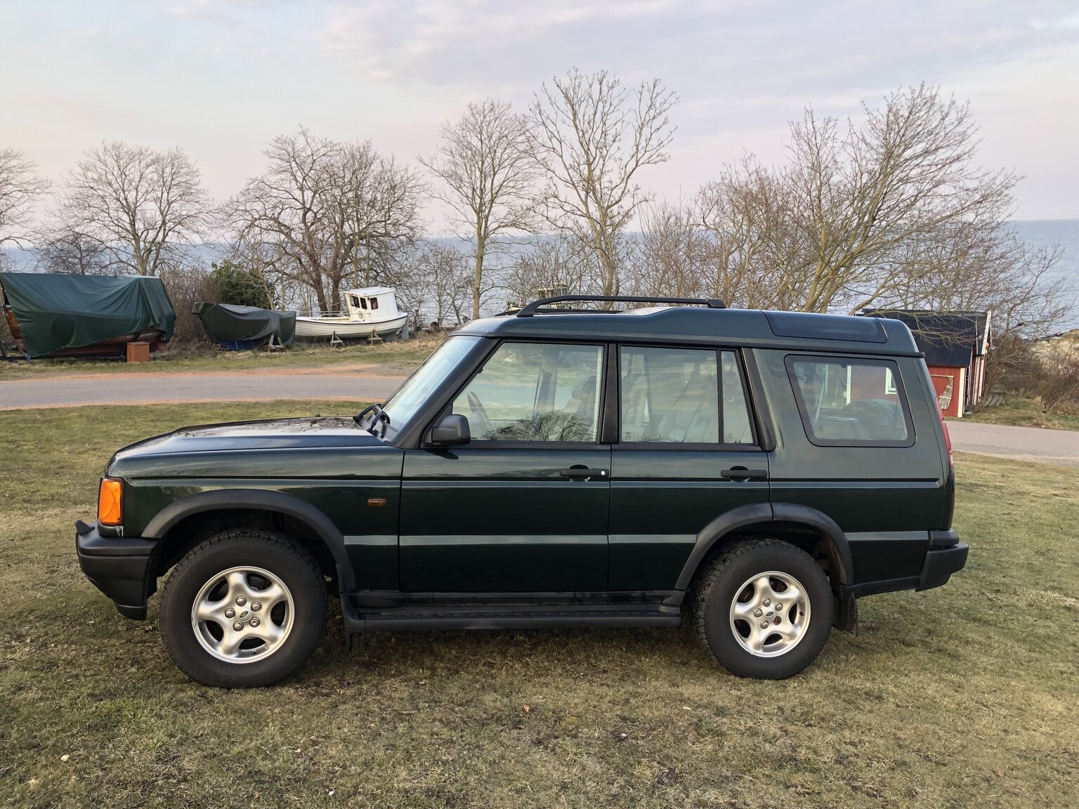 Exterior image of 1999 Land Rover Discovery 4.0 V8