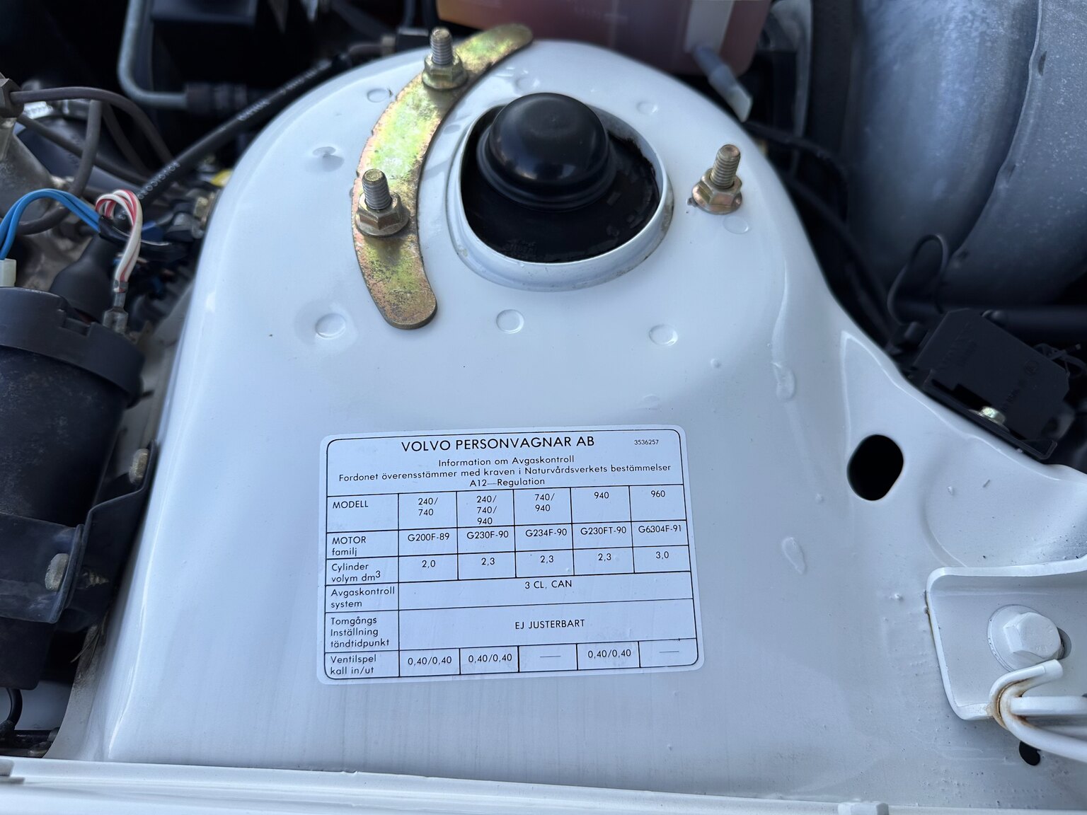 Image of 1991 Volvo 240 GLT mechanics
