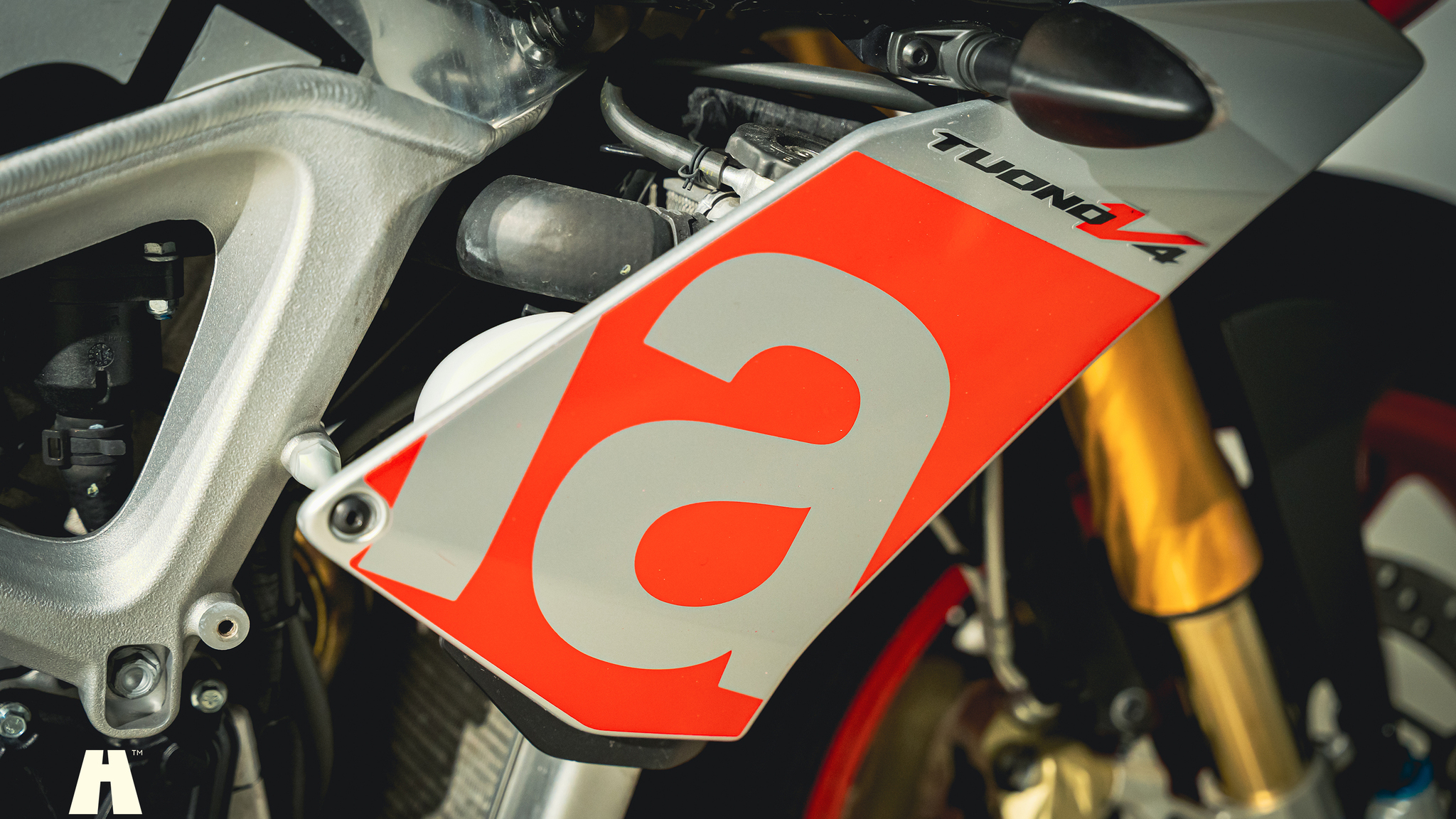 Exterior image of 2016 Aprilia Tuono V4 Factory